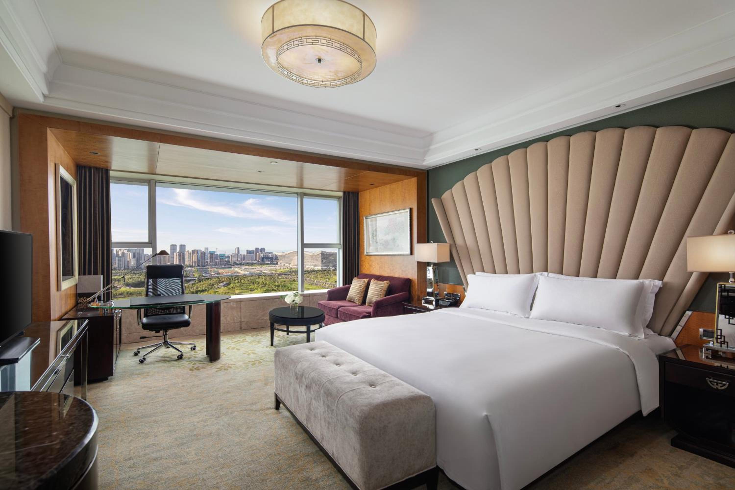 Premium King Room With City View