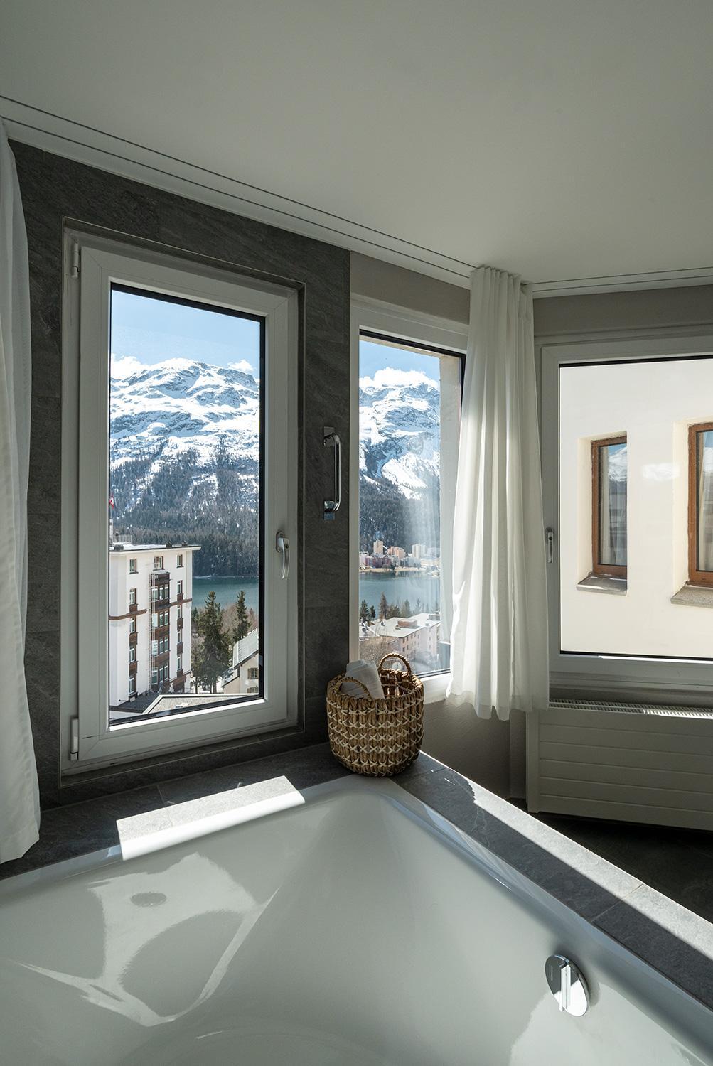 Suite with Mountain View