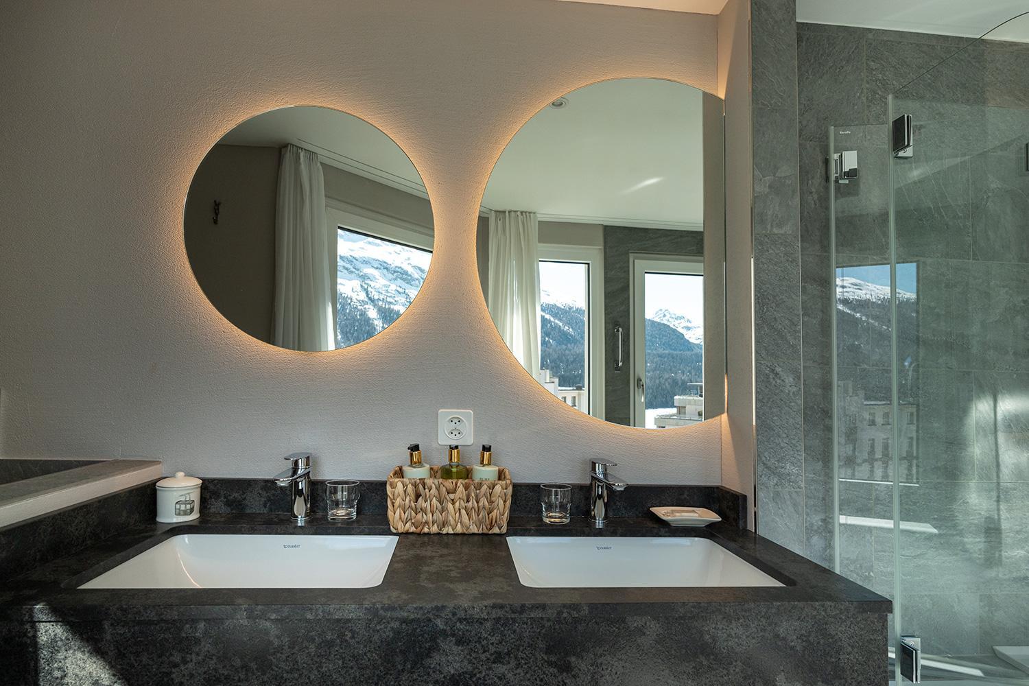 Suite with Mountain View