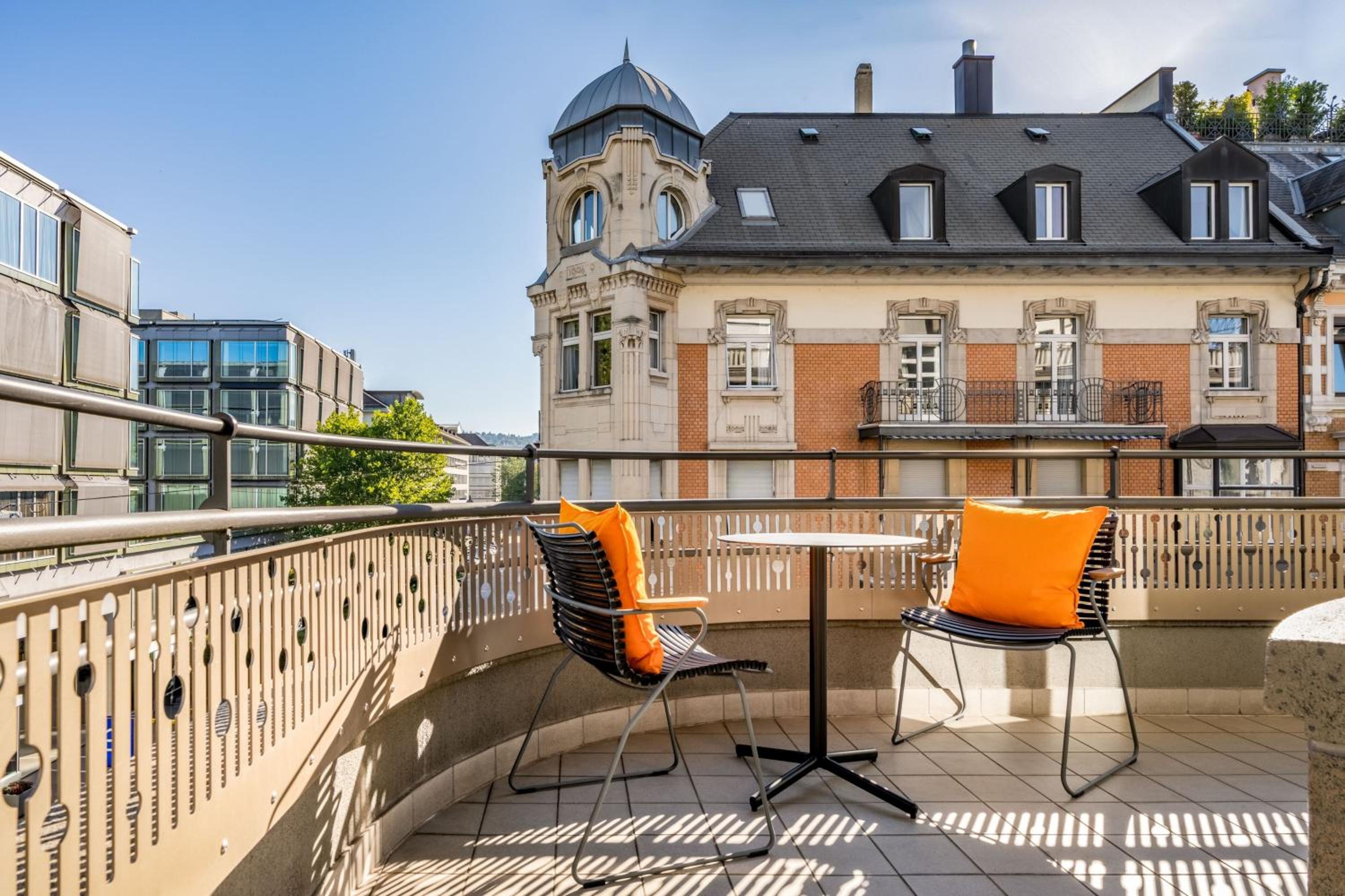 One-Bedroom Corner King Suite with Balcony