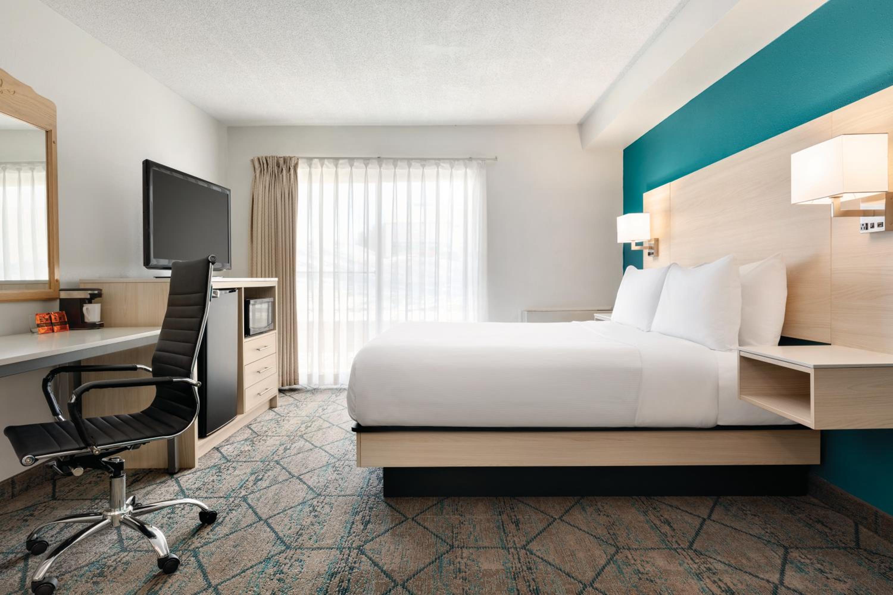 Queen Room - Non-Smoking