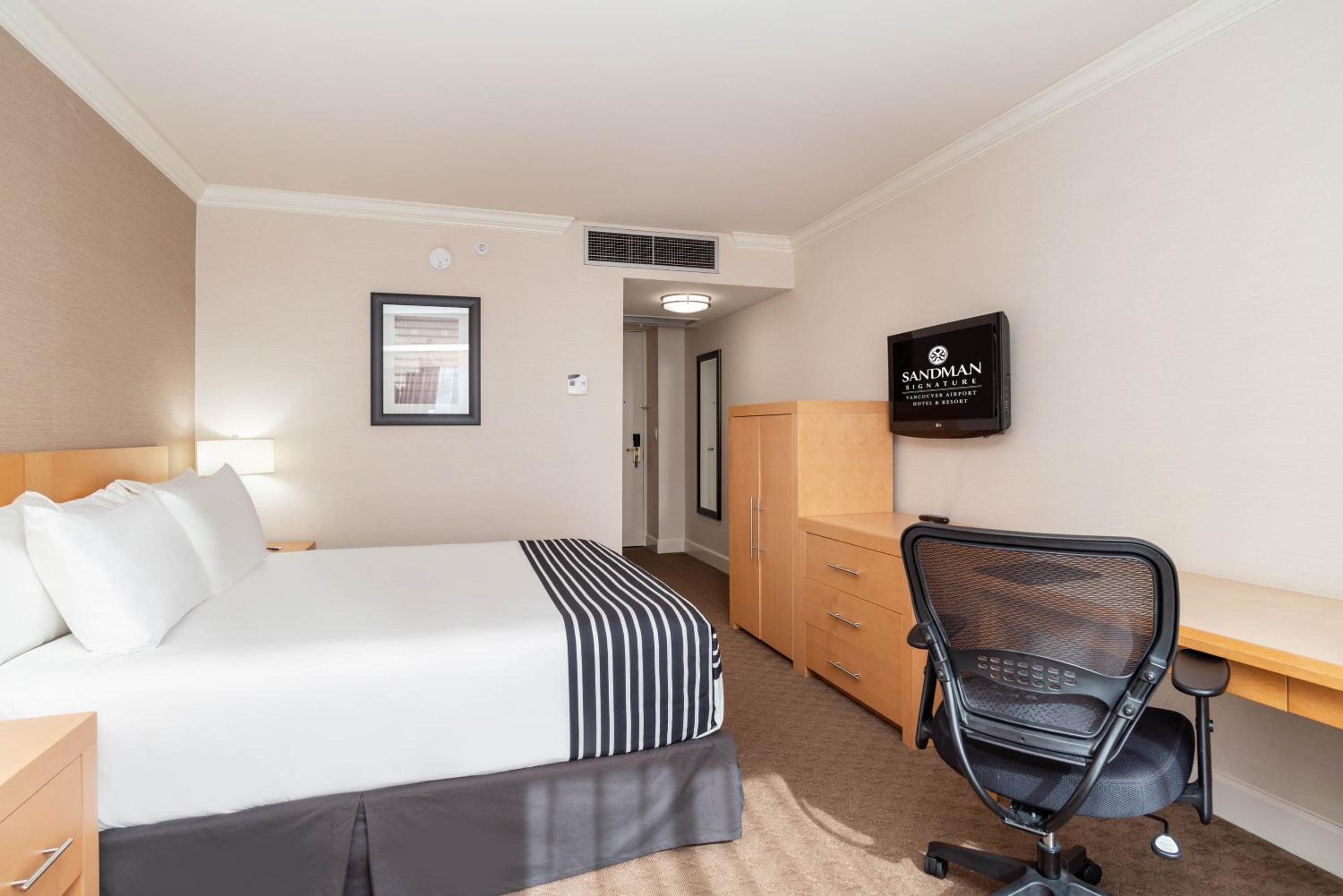 Standard Room, 1 King Bed, Provincial Wing