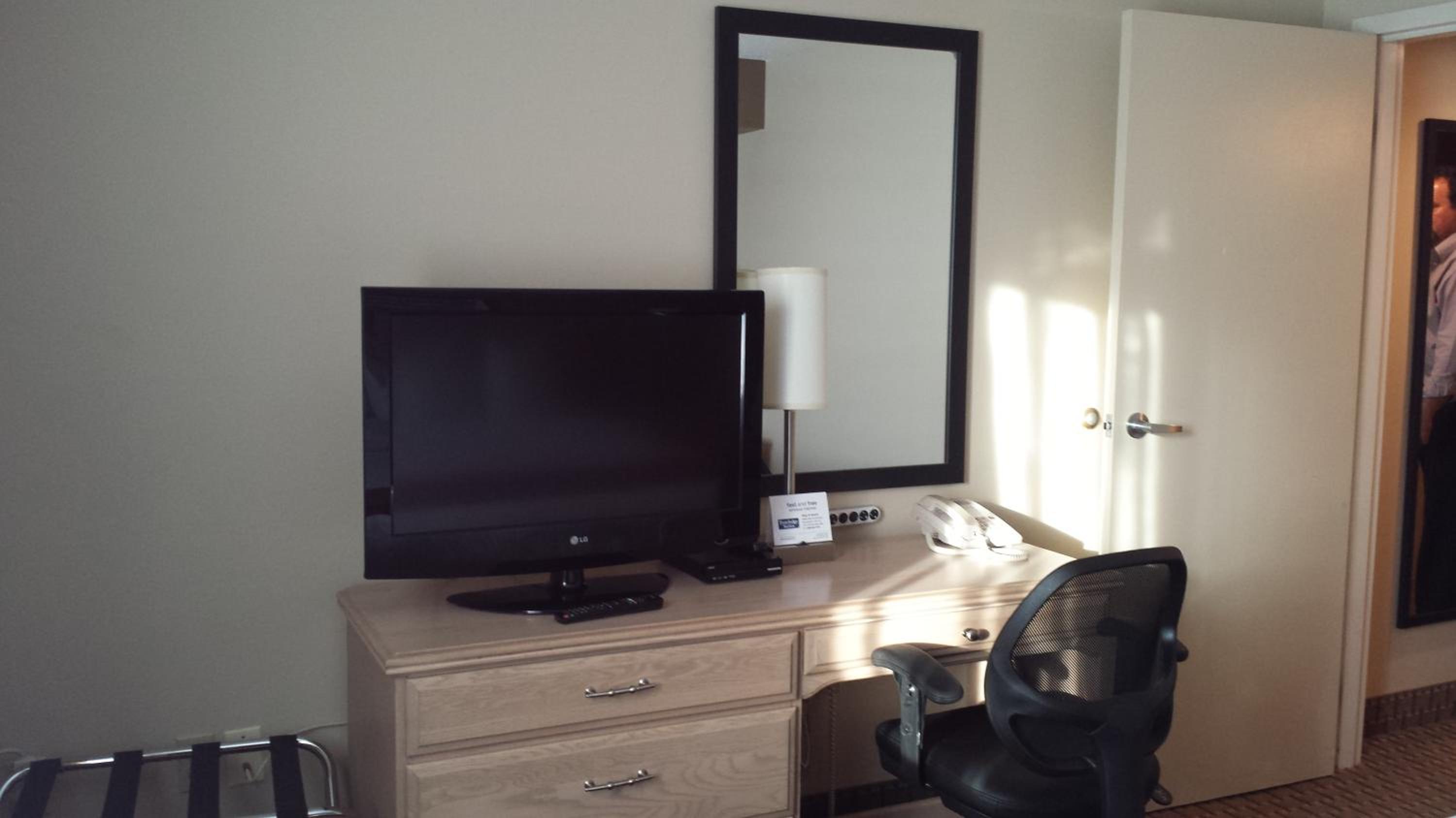 King Room on Thrid Floor - Accessible - Non-Smoking