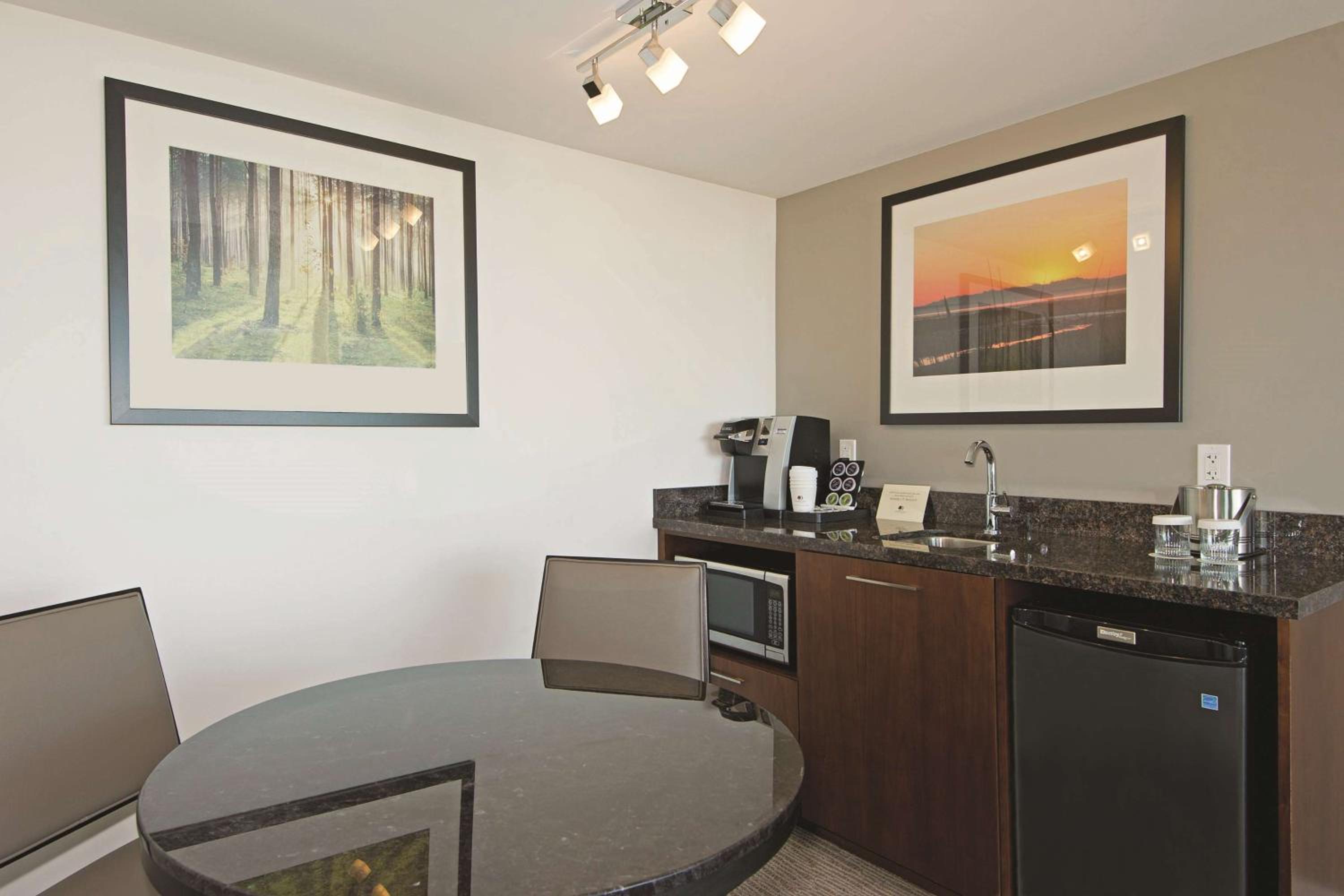 Two-Bedroom Suite with Two King Beds - City View