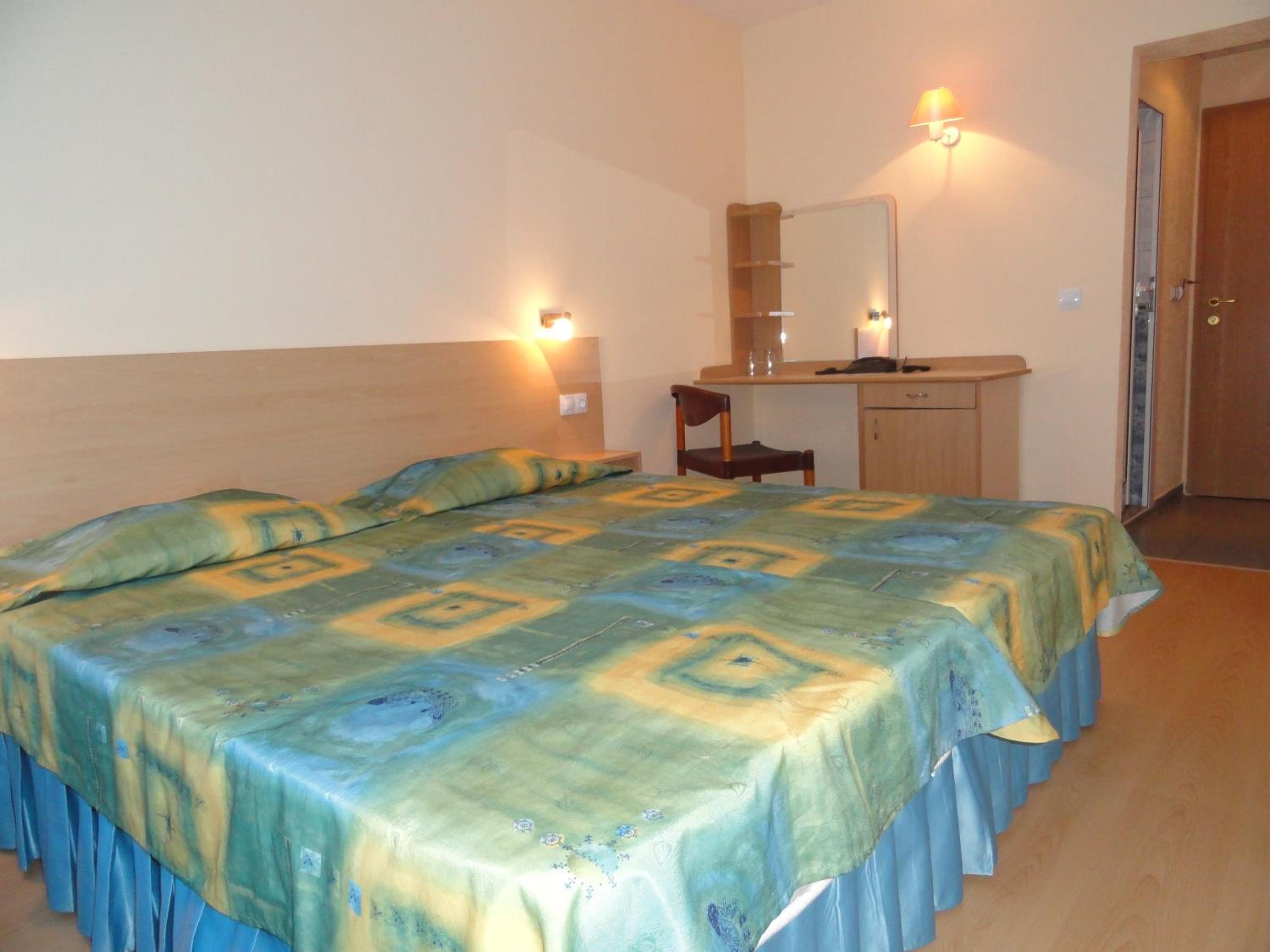 Twin Room With Balcony And Side Sea View (2 Adult + 1 Child)