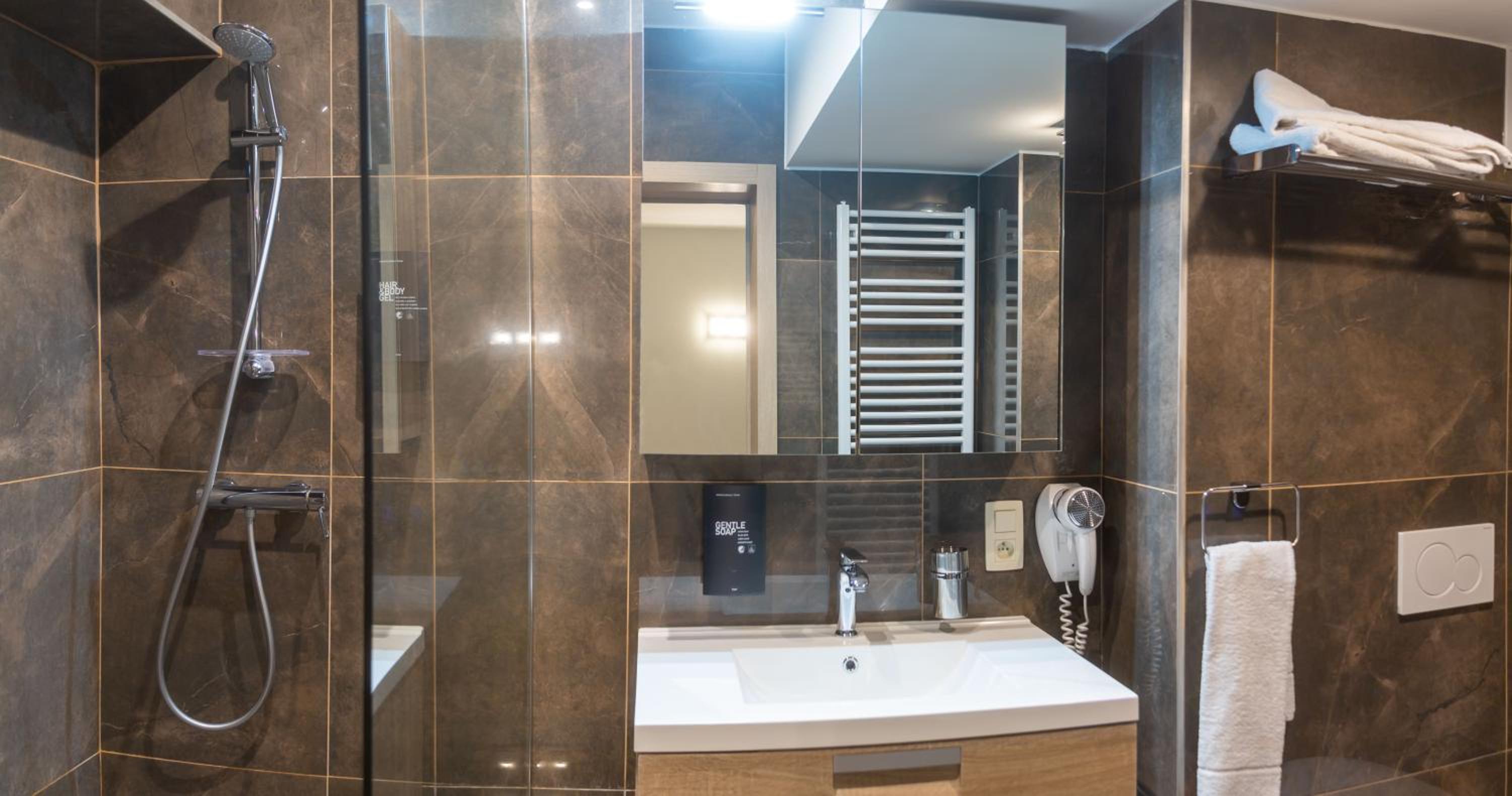 Deluxe Apartment (1 - 7 adults)