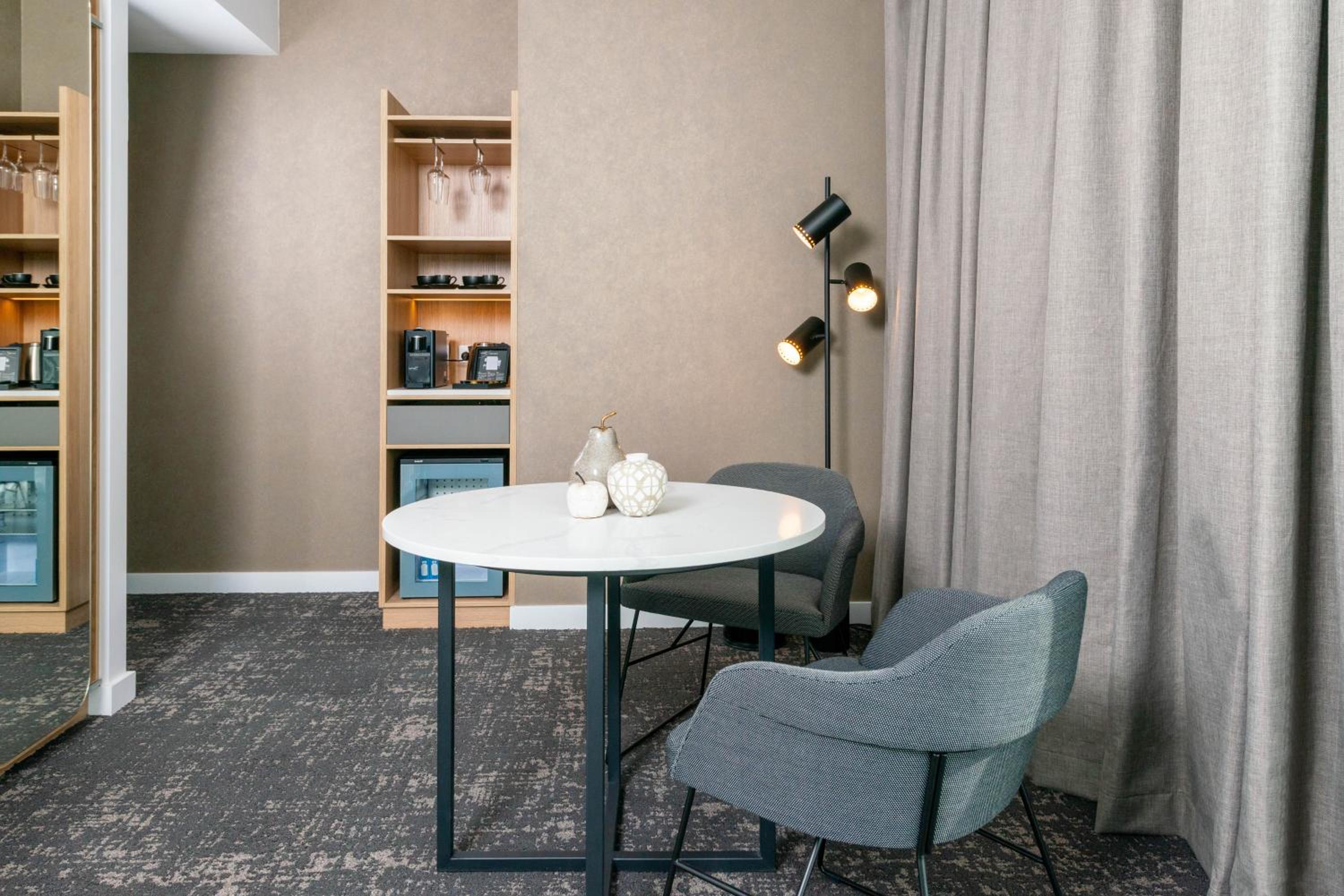 Junior King Suite with City View