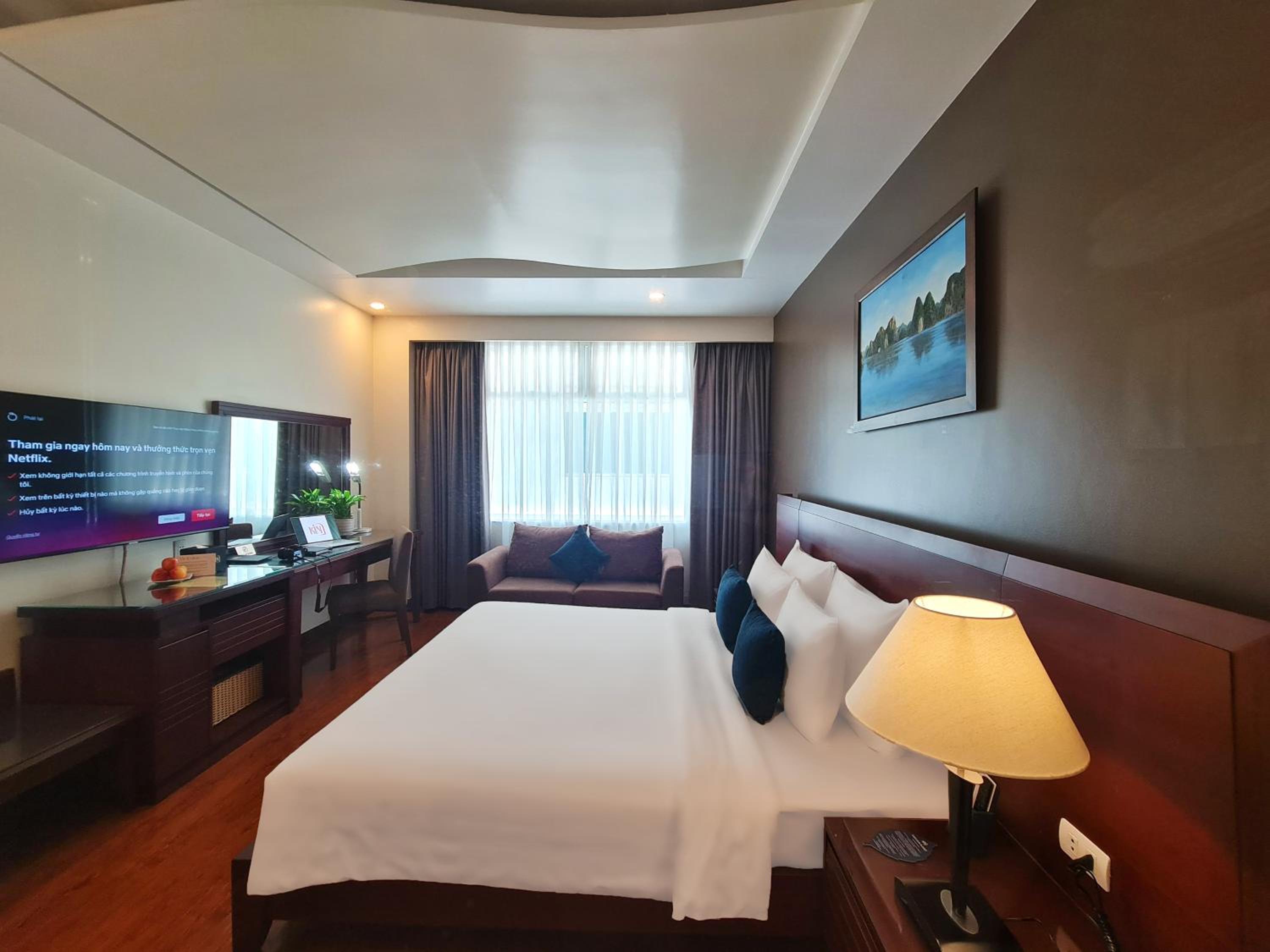 Deluxe Double with Window