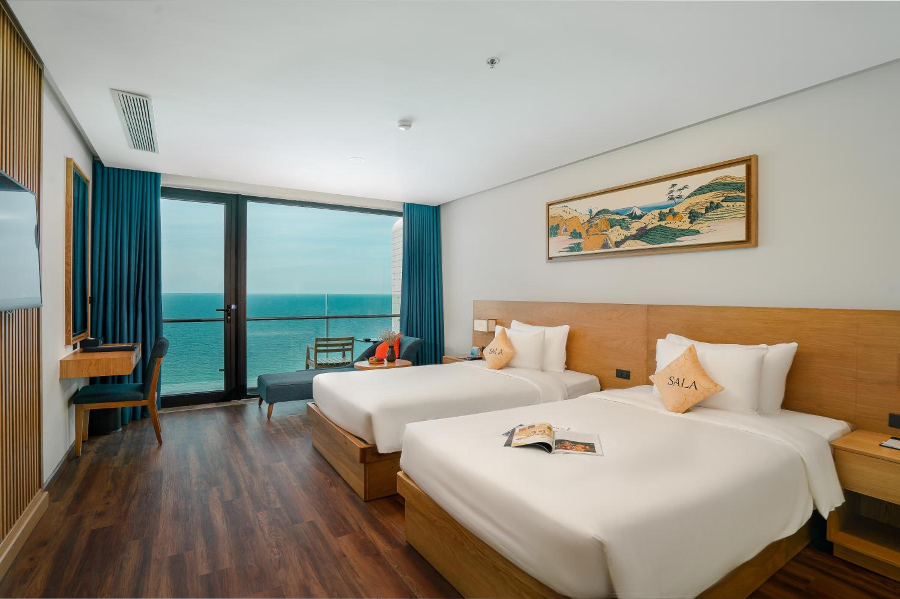 Deluxe Twin Room with Balcony and Sea View