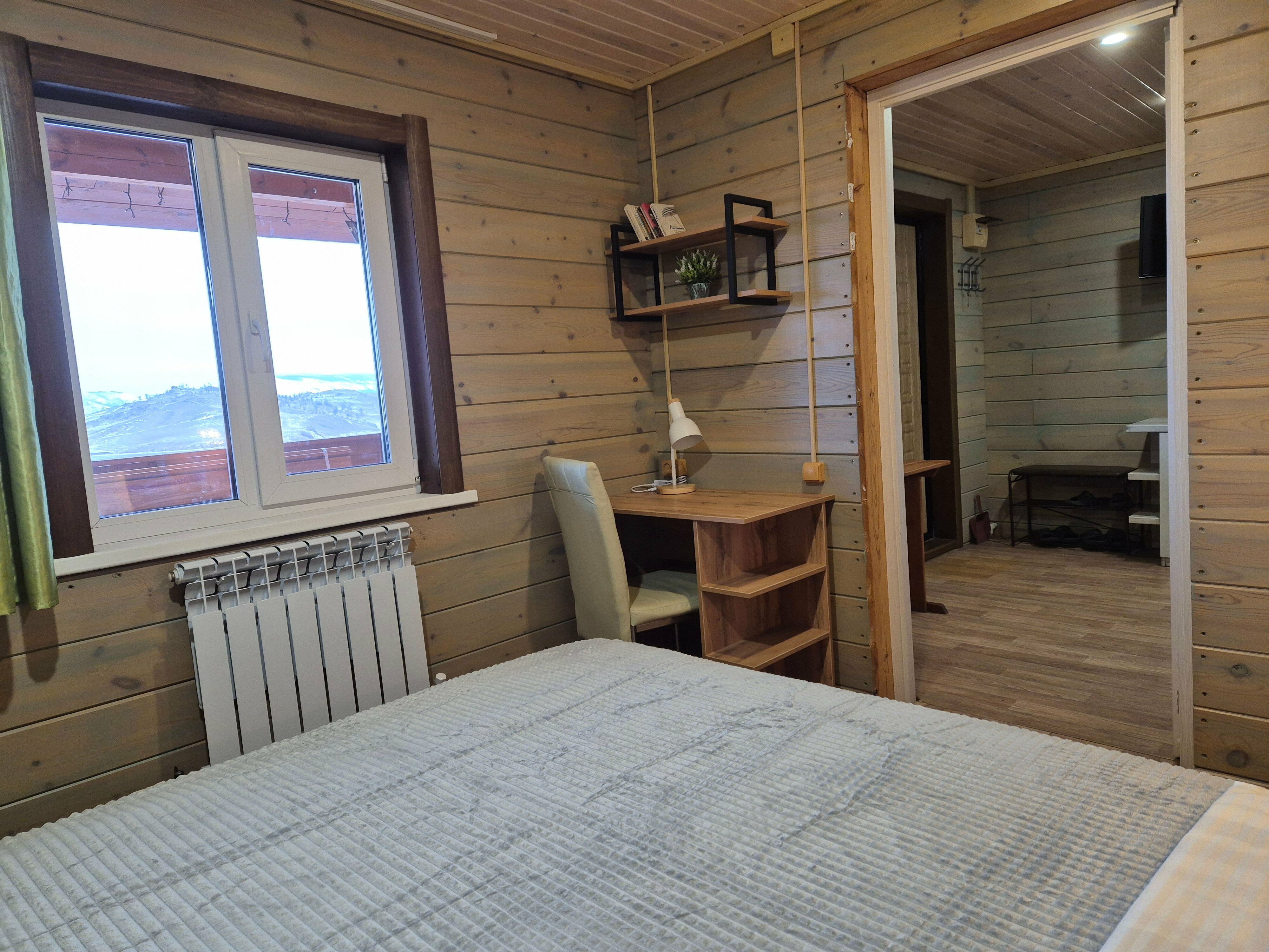 Полулюкс №1 с двумя комнатами и двумя двуспальными кроватями