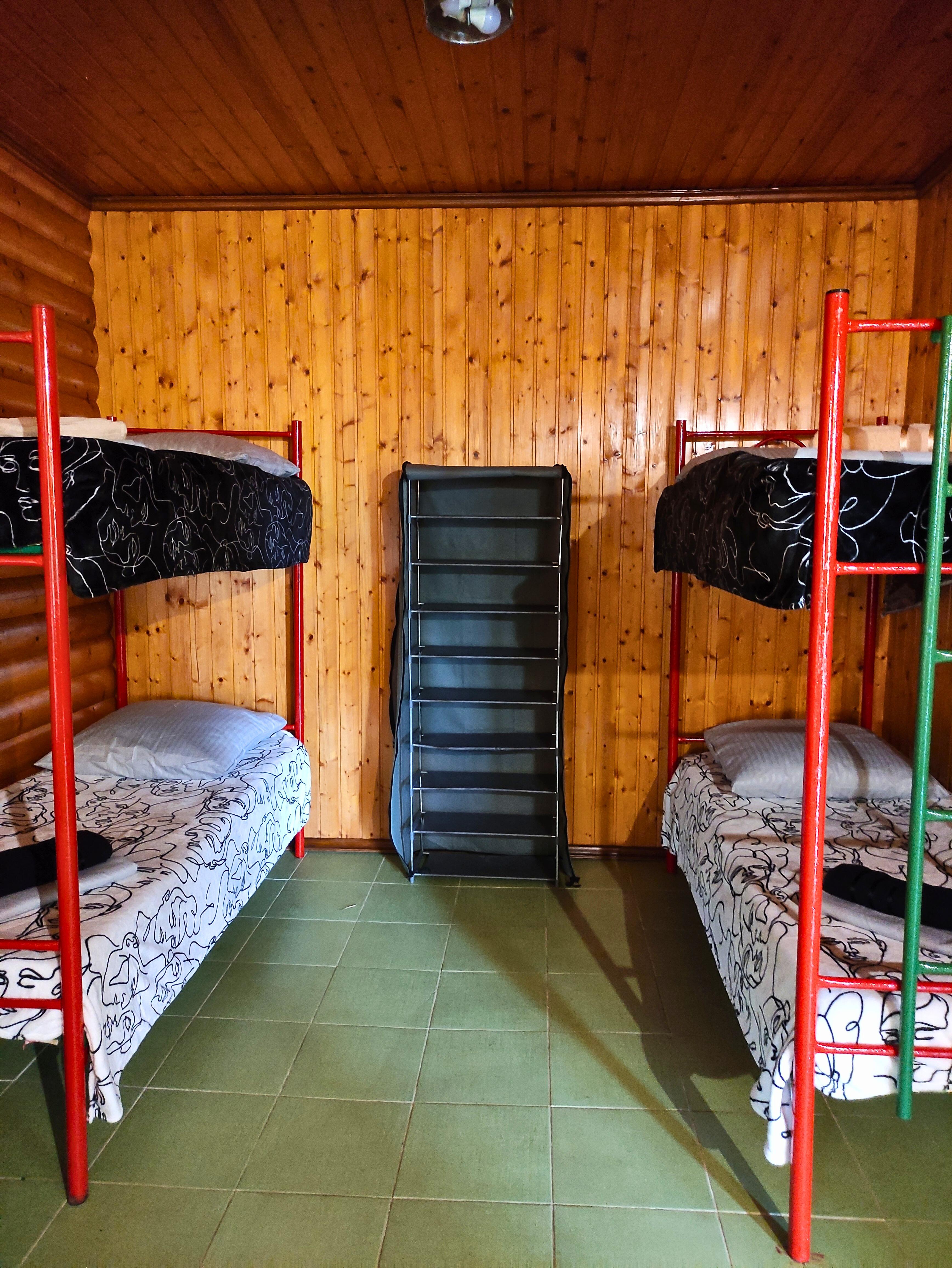 Кровать в общем 6-местном номере