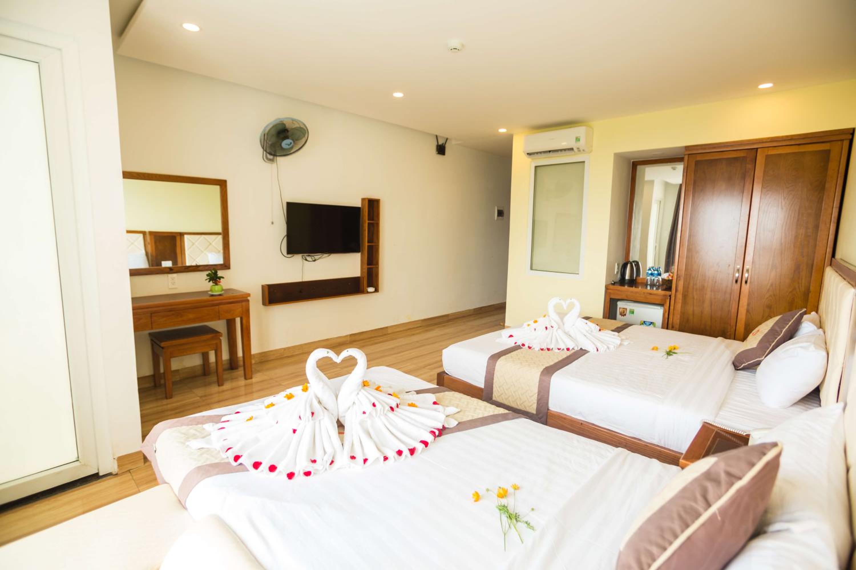 Deluxe Queen Room With Two Queen Beds