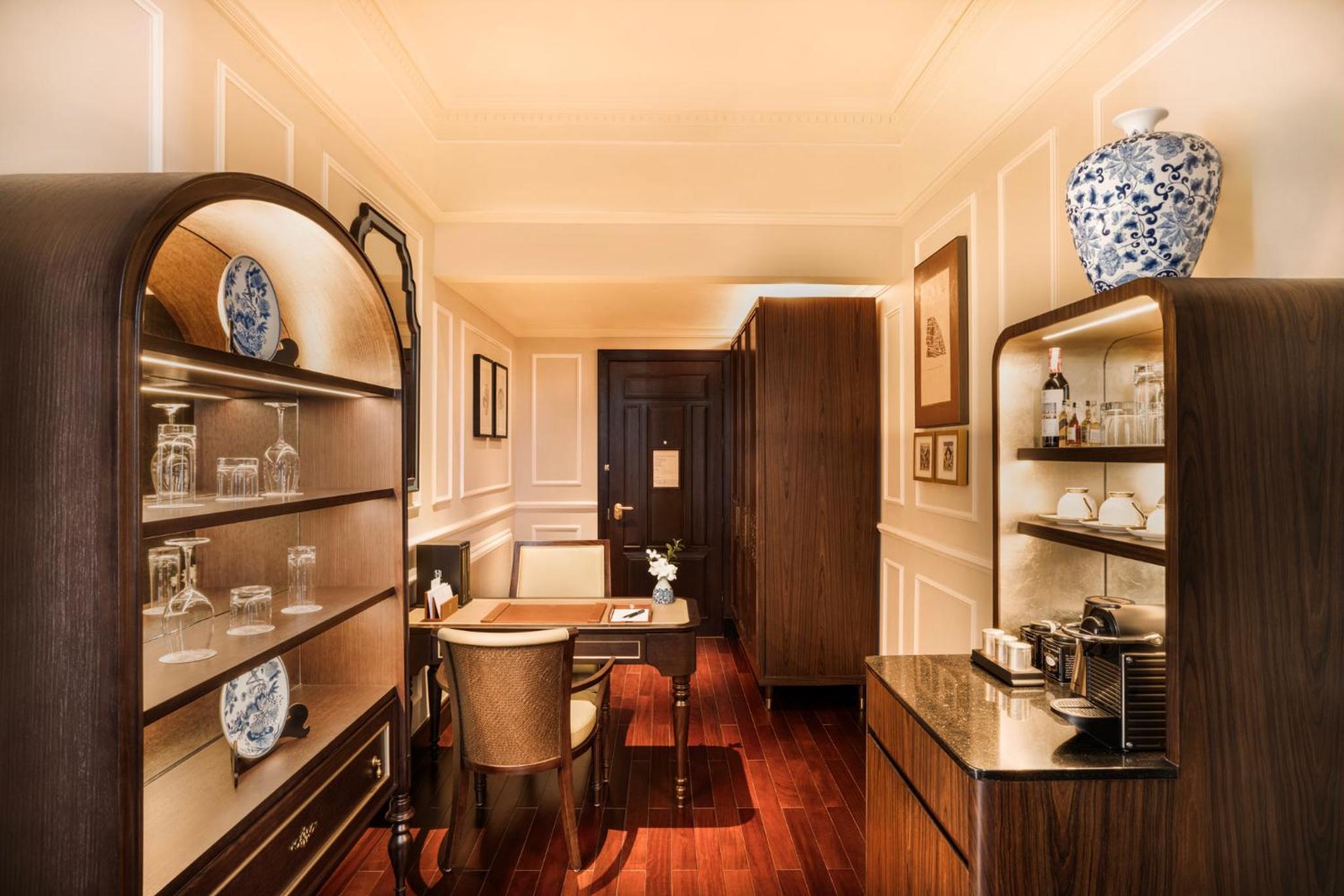 Heritage Wing Metropole Suite with King Beds - Metropole Privileges and Benefits 