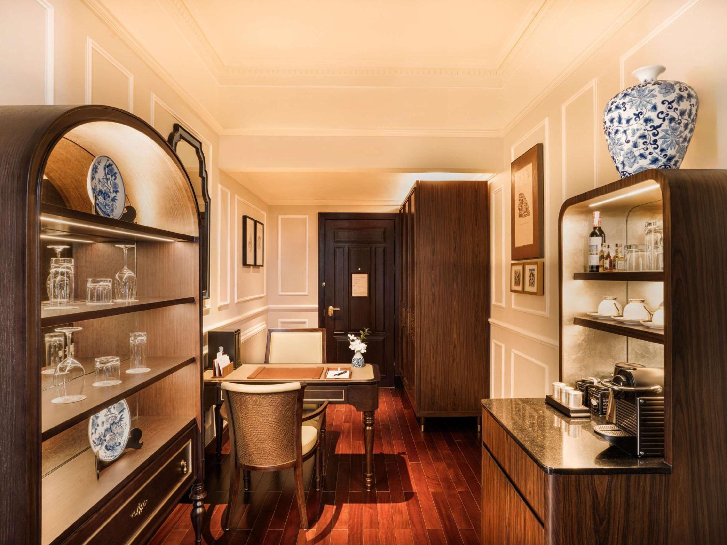 Heritage Wing Metropole Suite with King Beds - Metropole Privileges and Benefits 