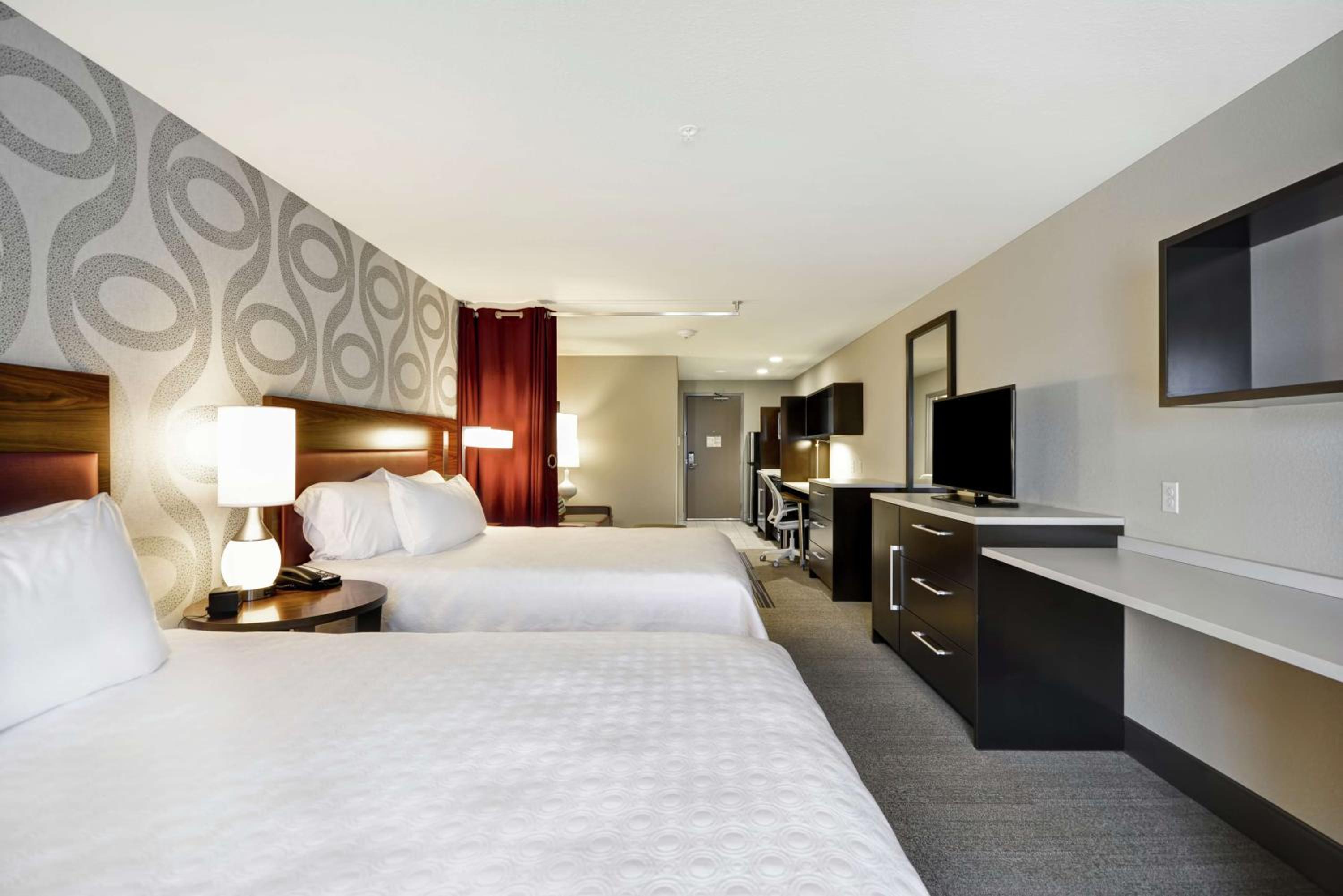 Queen Studio with Two Queen Beds - Mobility and Hearing Access/Non-Smoking