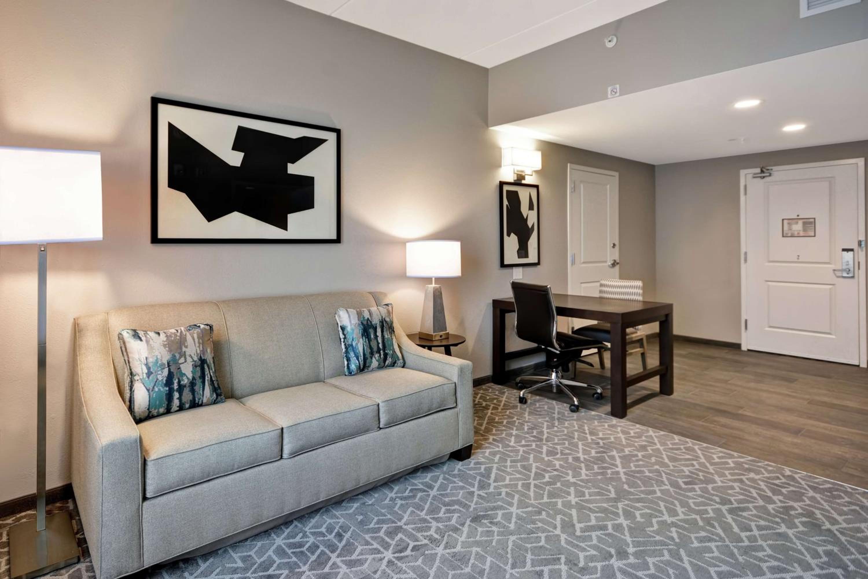 One-Bedroom Queen Suite with Two Queen Beds - Non-Smoking