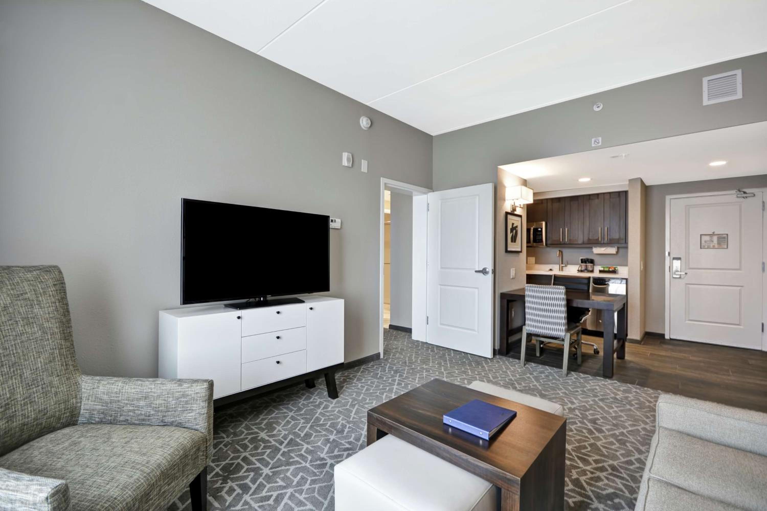 One-Bedroom King Suite - Non-Smoking
