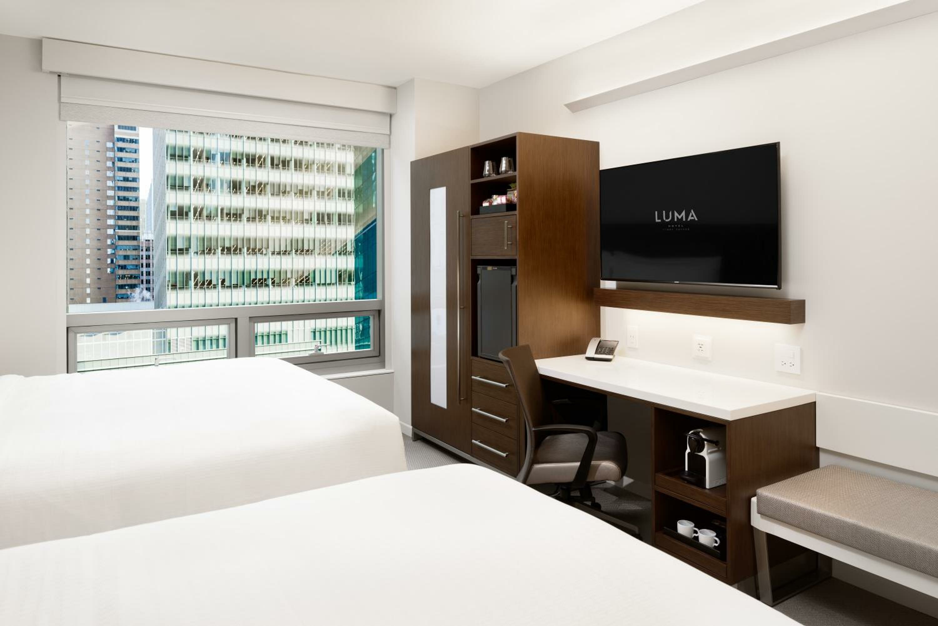 Park Plaza Deluxe King Room with Two King Beds