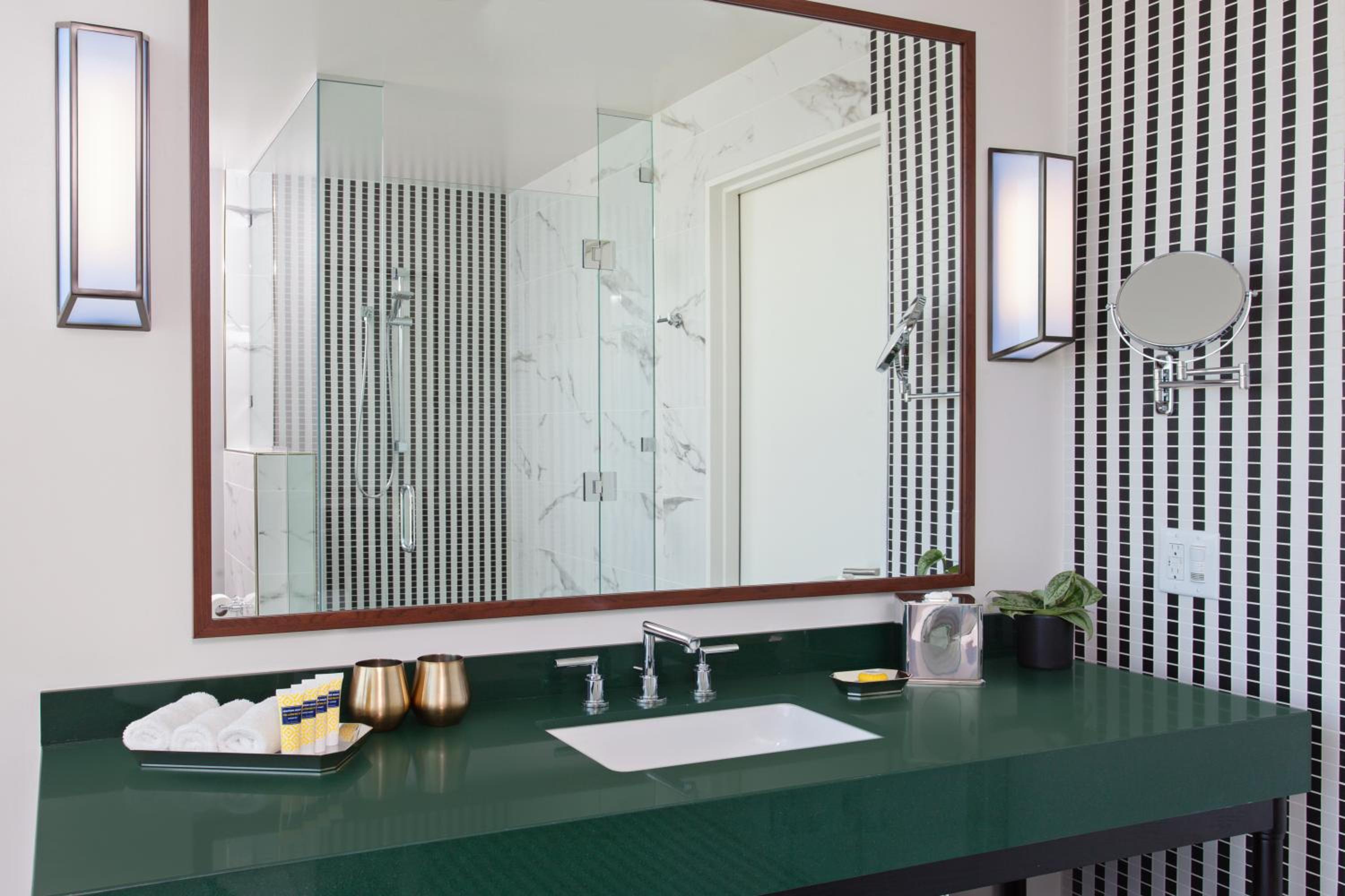 Junior King Suite with City View