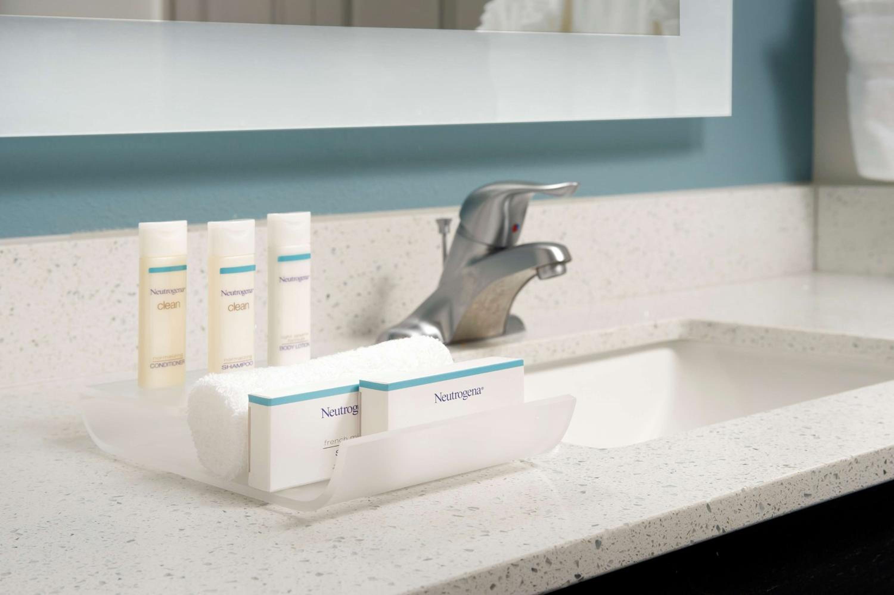 King Studio Suite - Hearing Access/Non-Smoking