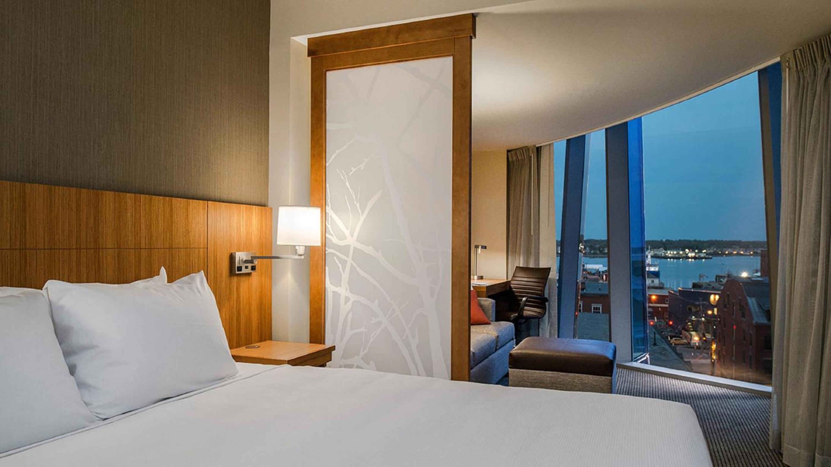 Specialty King Room with Street View