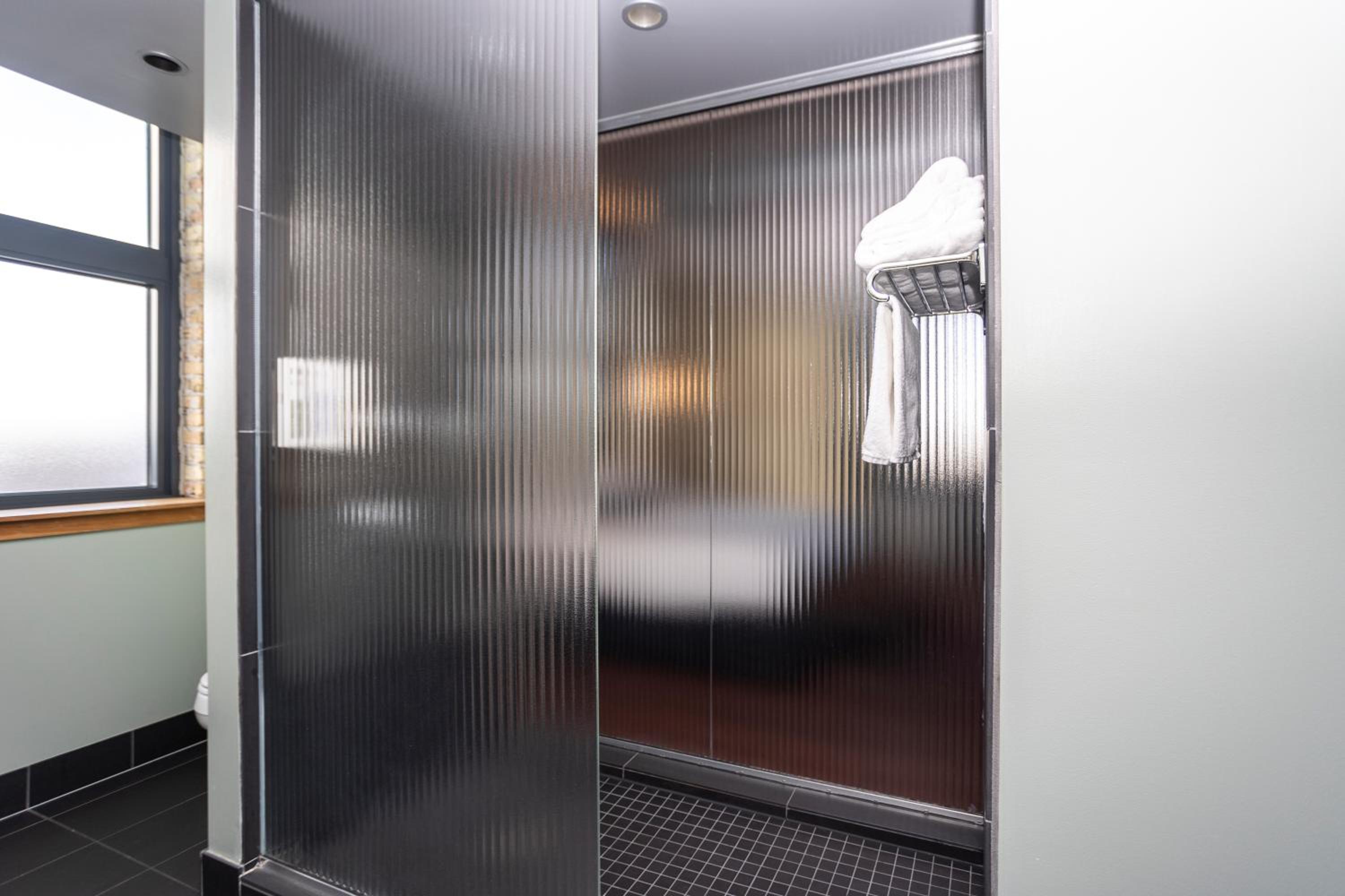 Corner Alcove Room