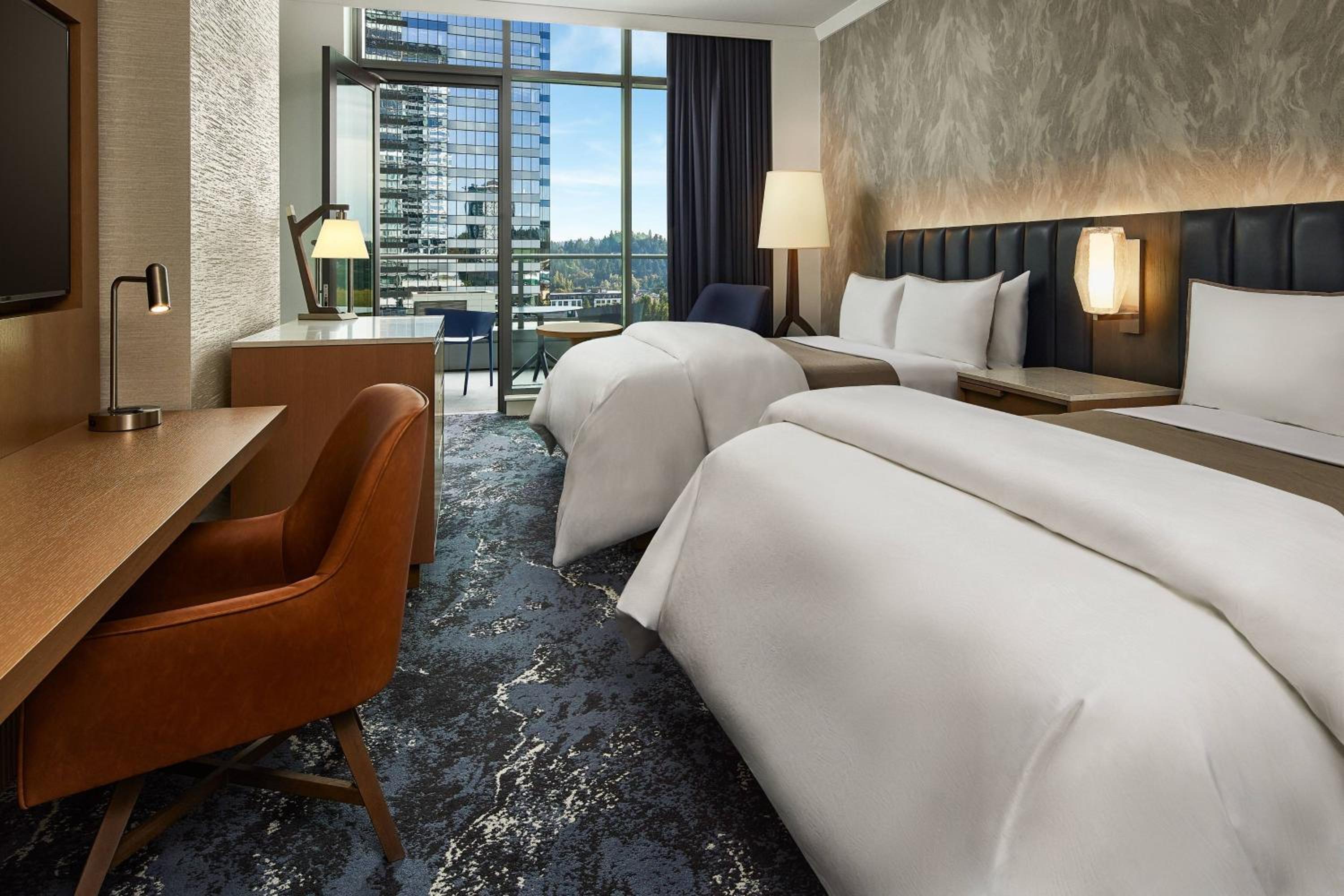 Grand Deluxe, Larger Guest room, 2 Queen, Balcony
