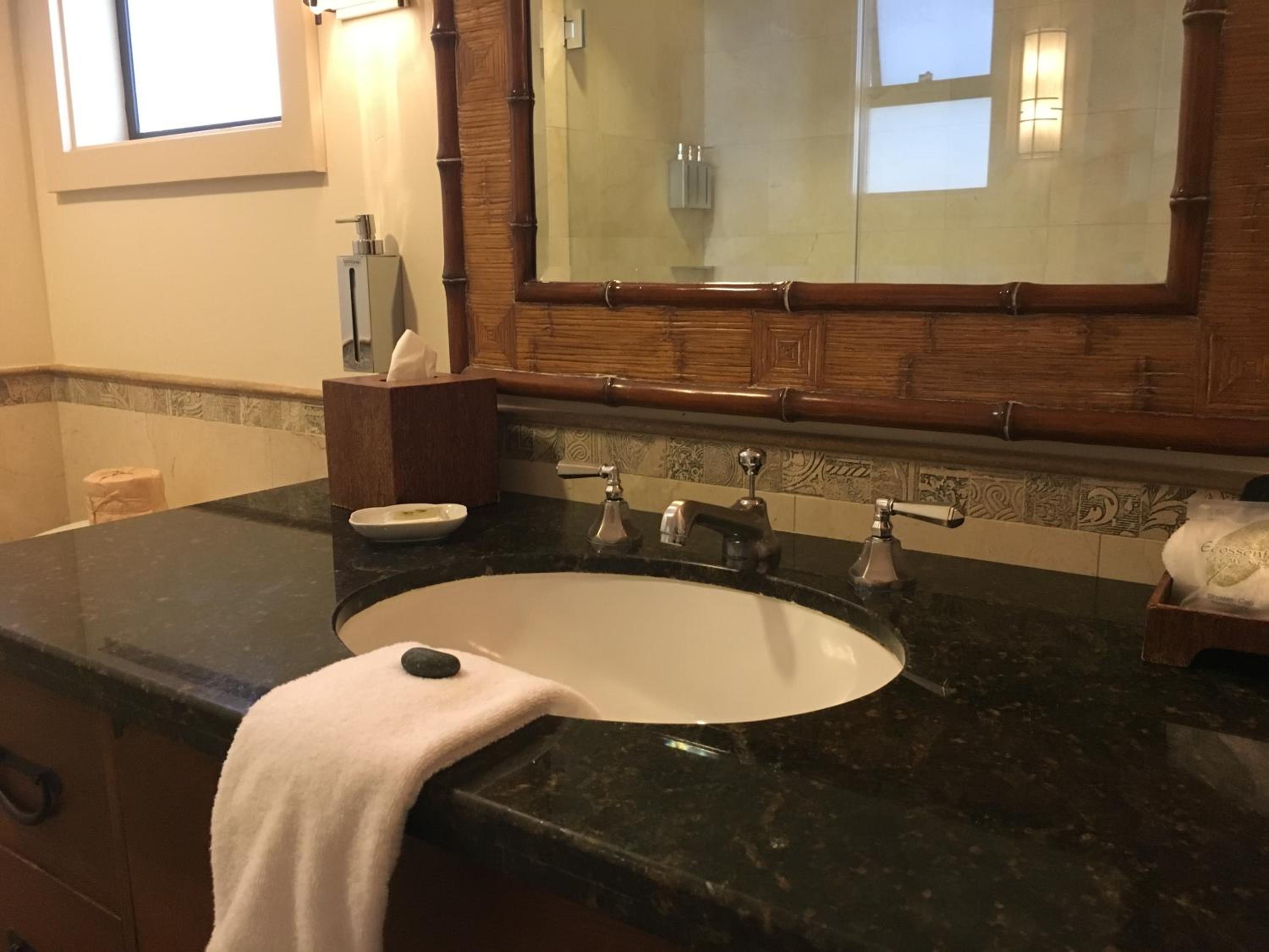 Deluxe Double Queen Room