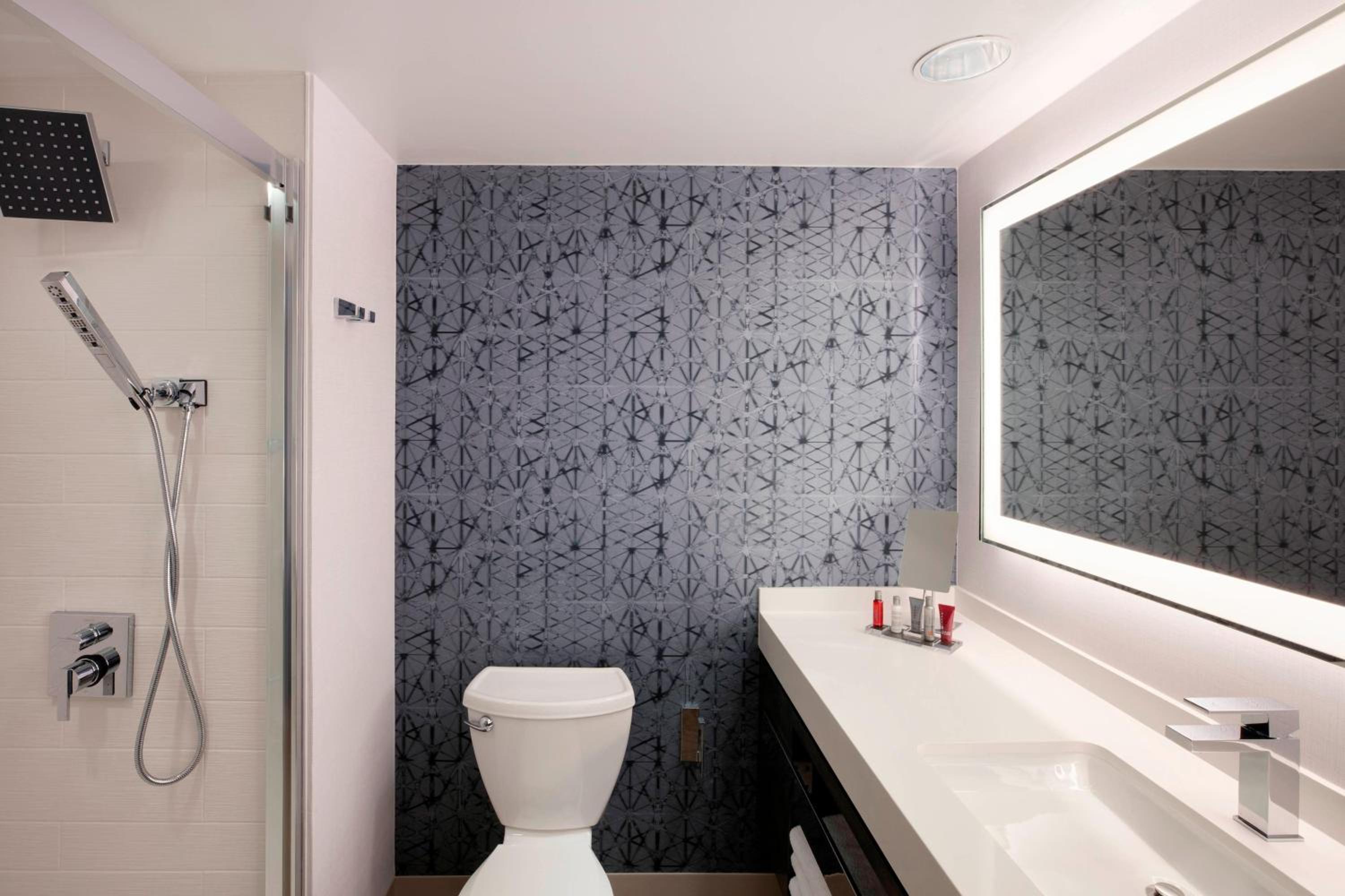 Cityscape, Guest room, 1 King, City view