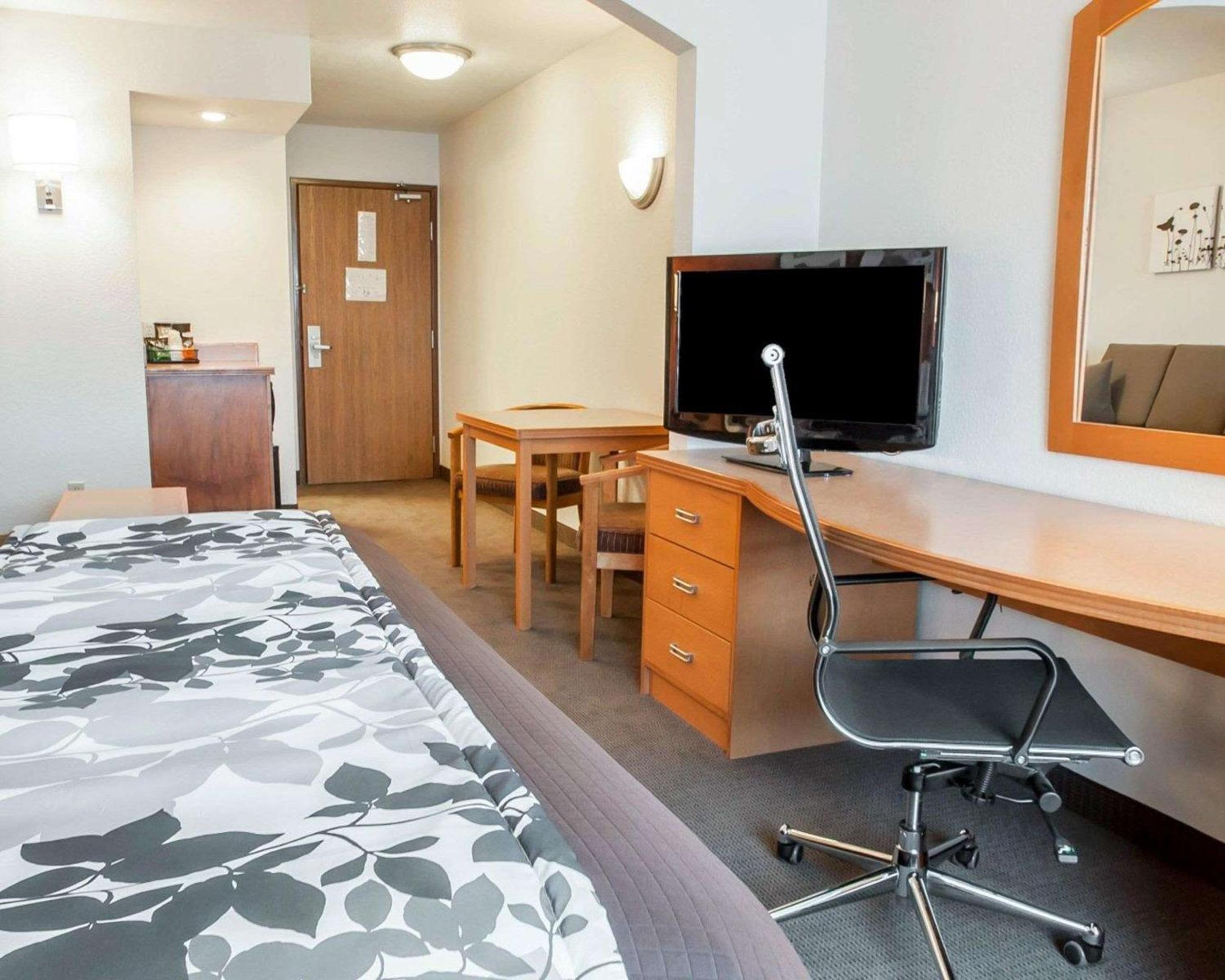 King Suite - Non-Smoking