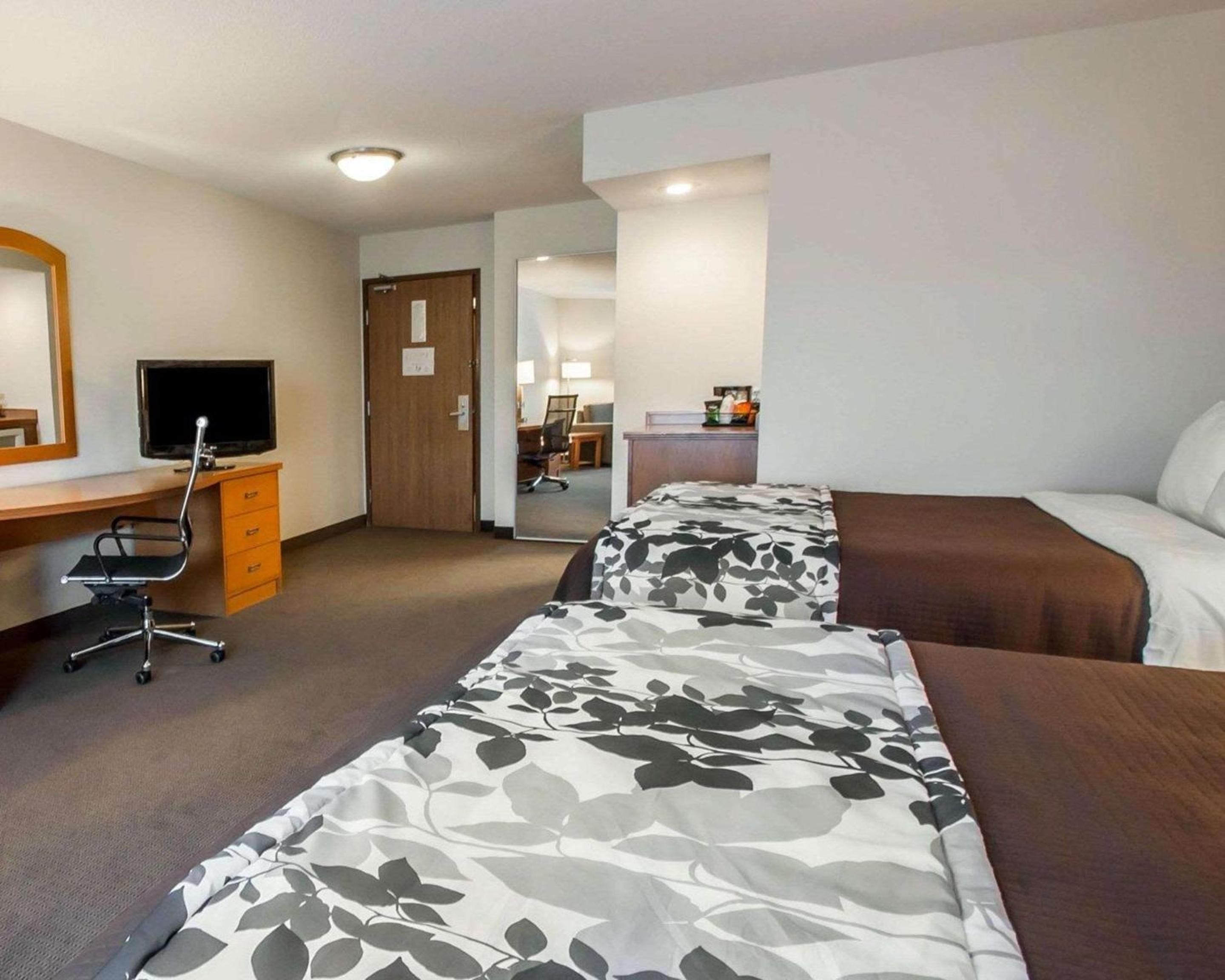 Queen Suite - Non-Smoking