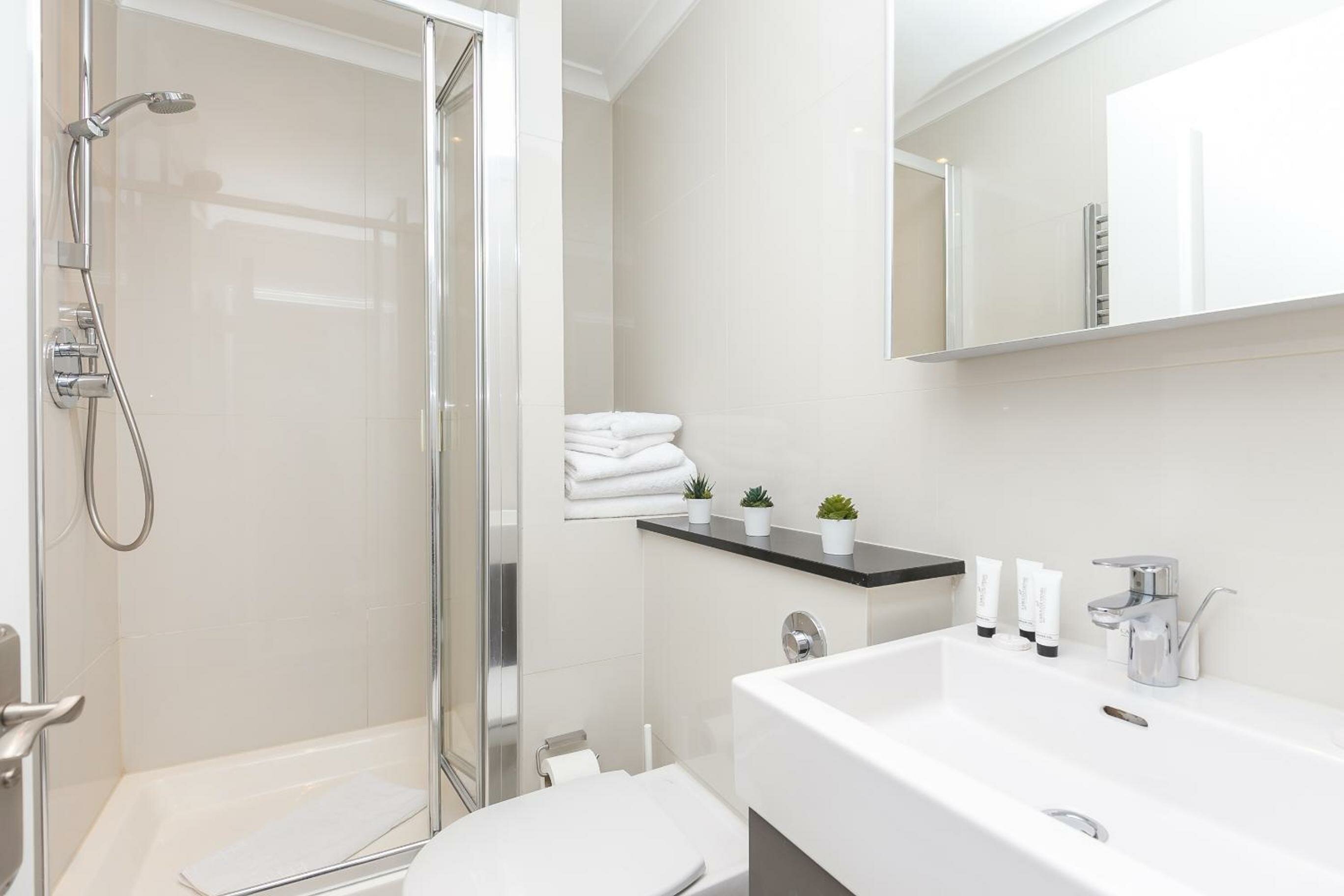 Deluxe Two - Bedroom Apartment with Balcony