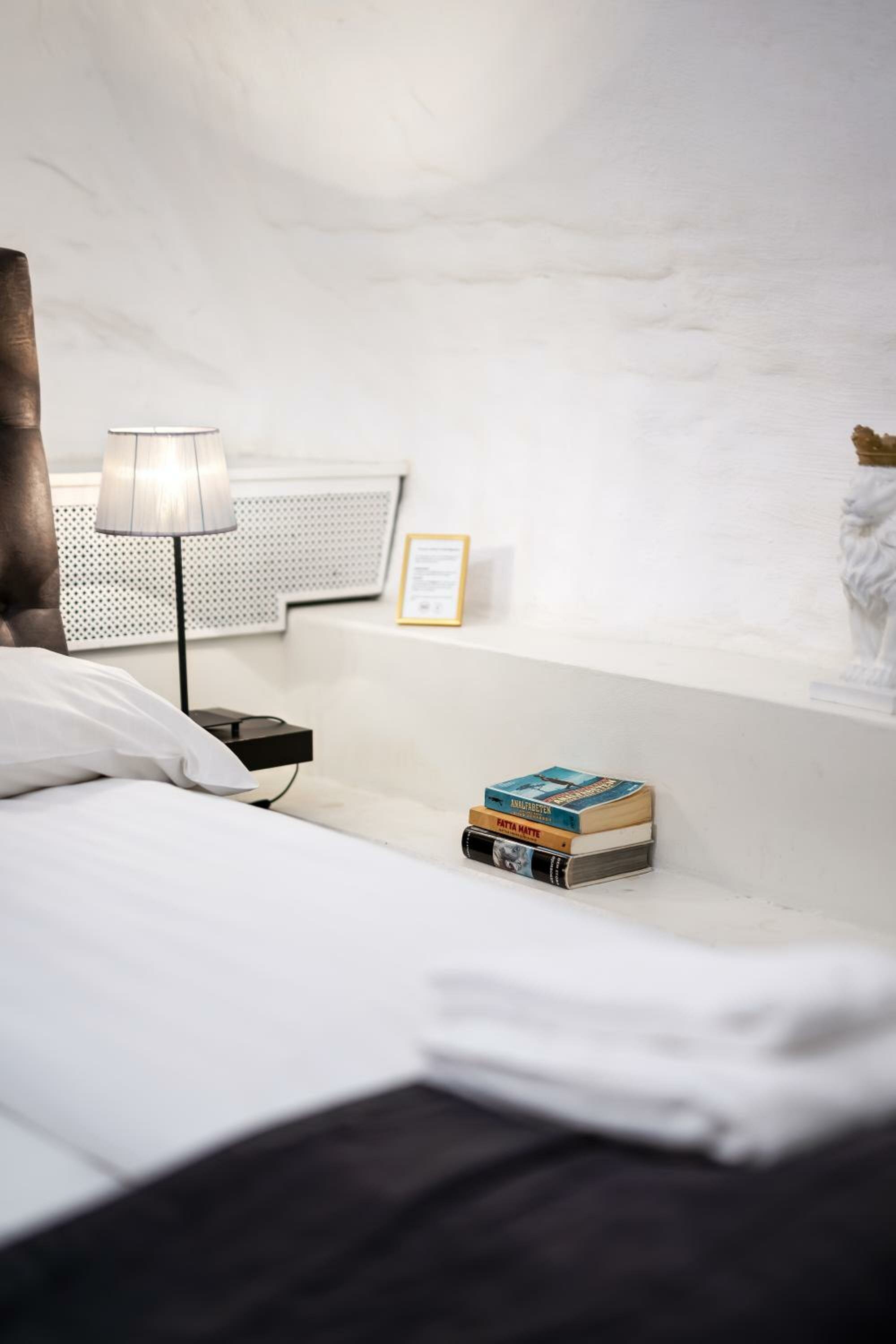 Double Room With Shared Bathroom (No Windows)