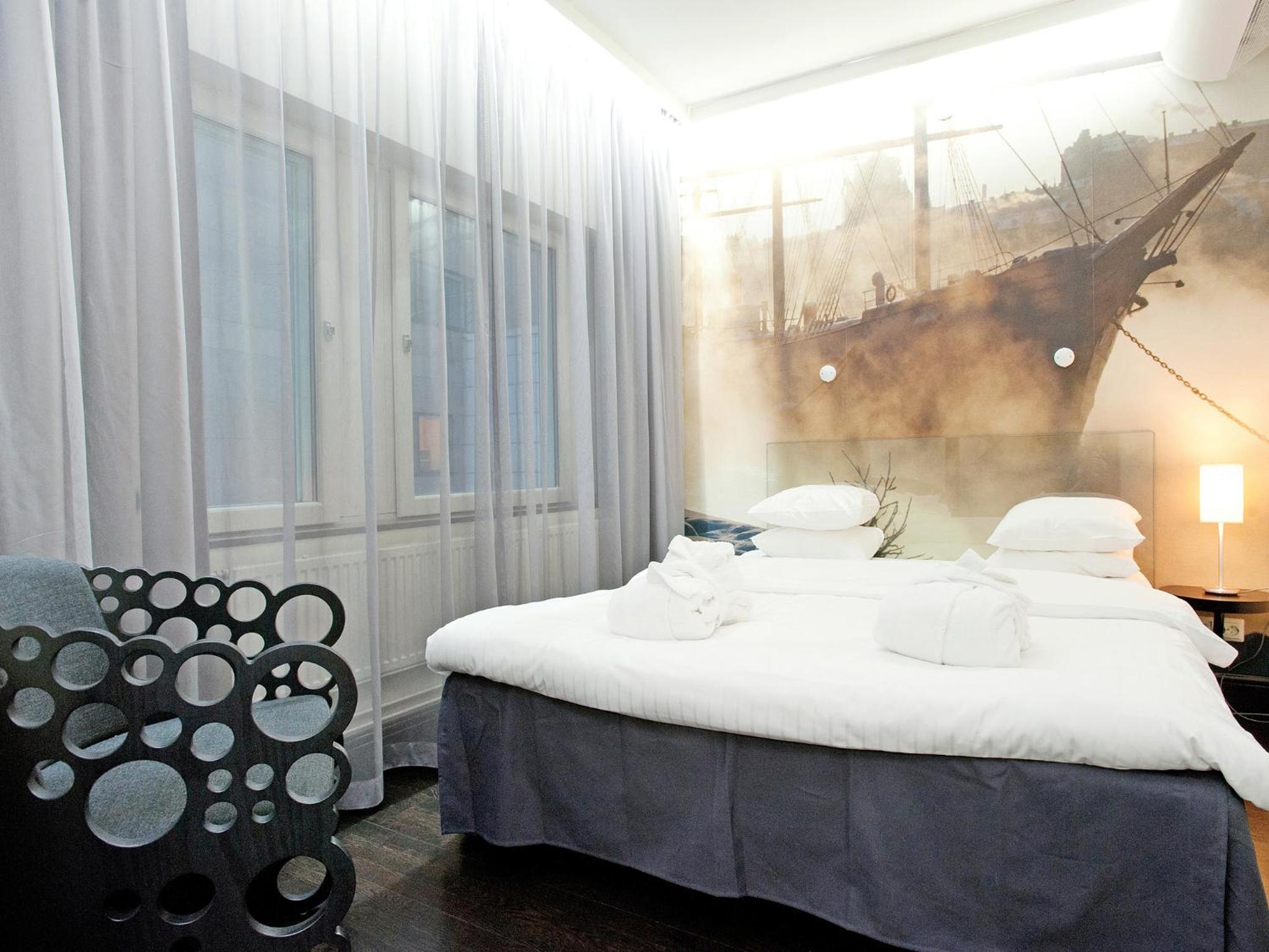 Deluxe Queen Room - 63 in bed