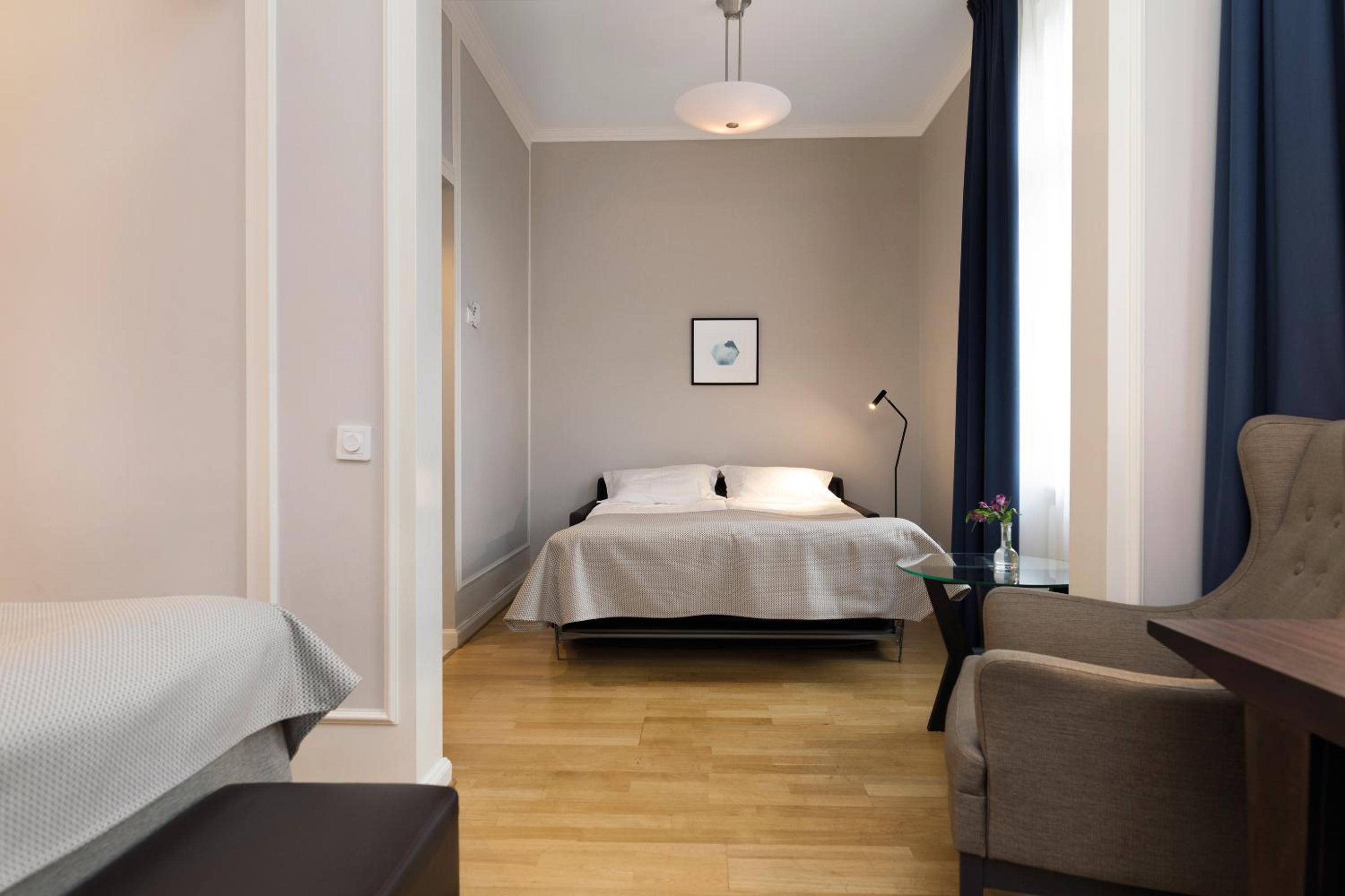 Family Room (2 Adults + 2 Children)