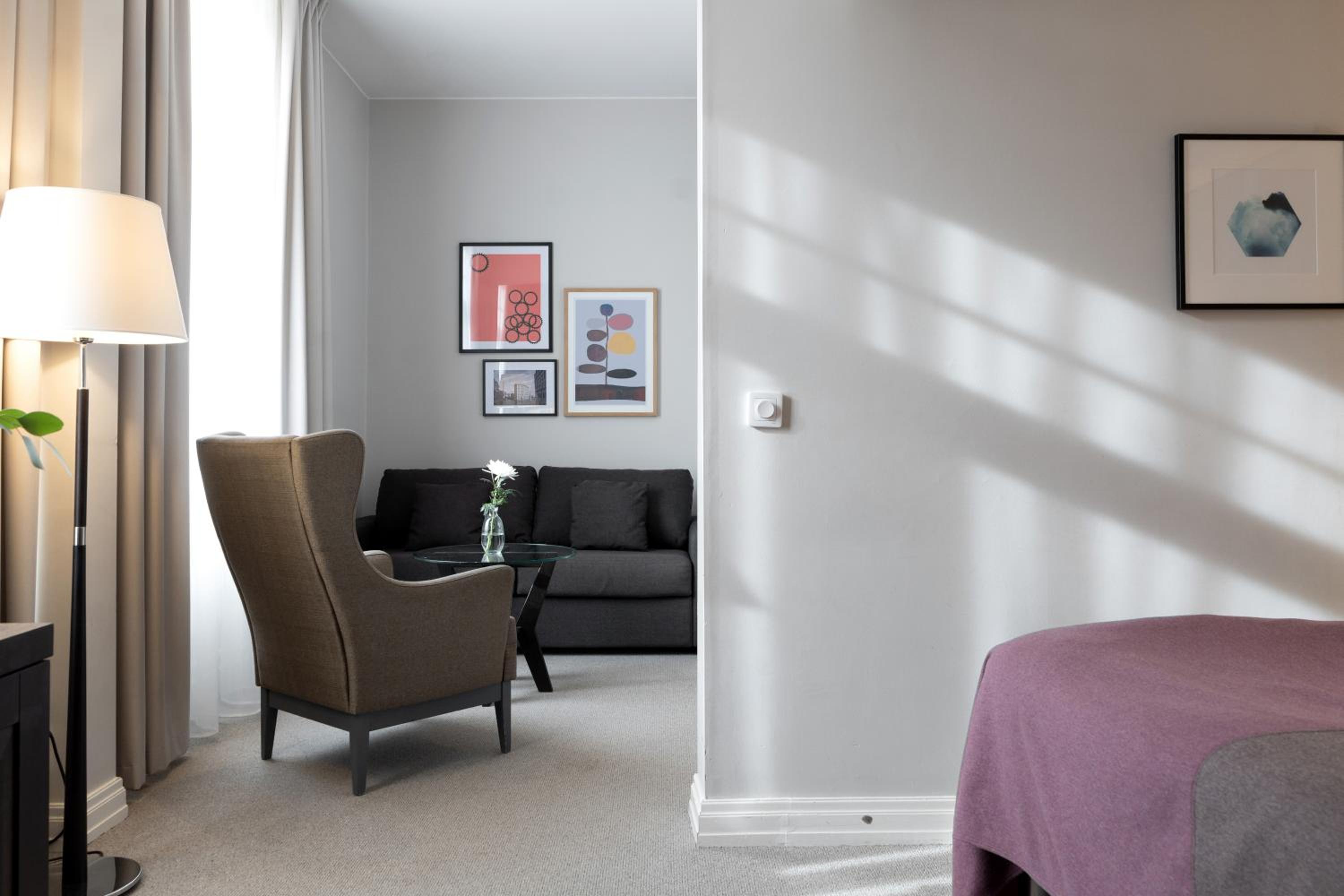 Family Room (2 Adults + 2 Children)