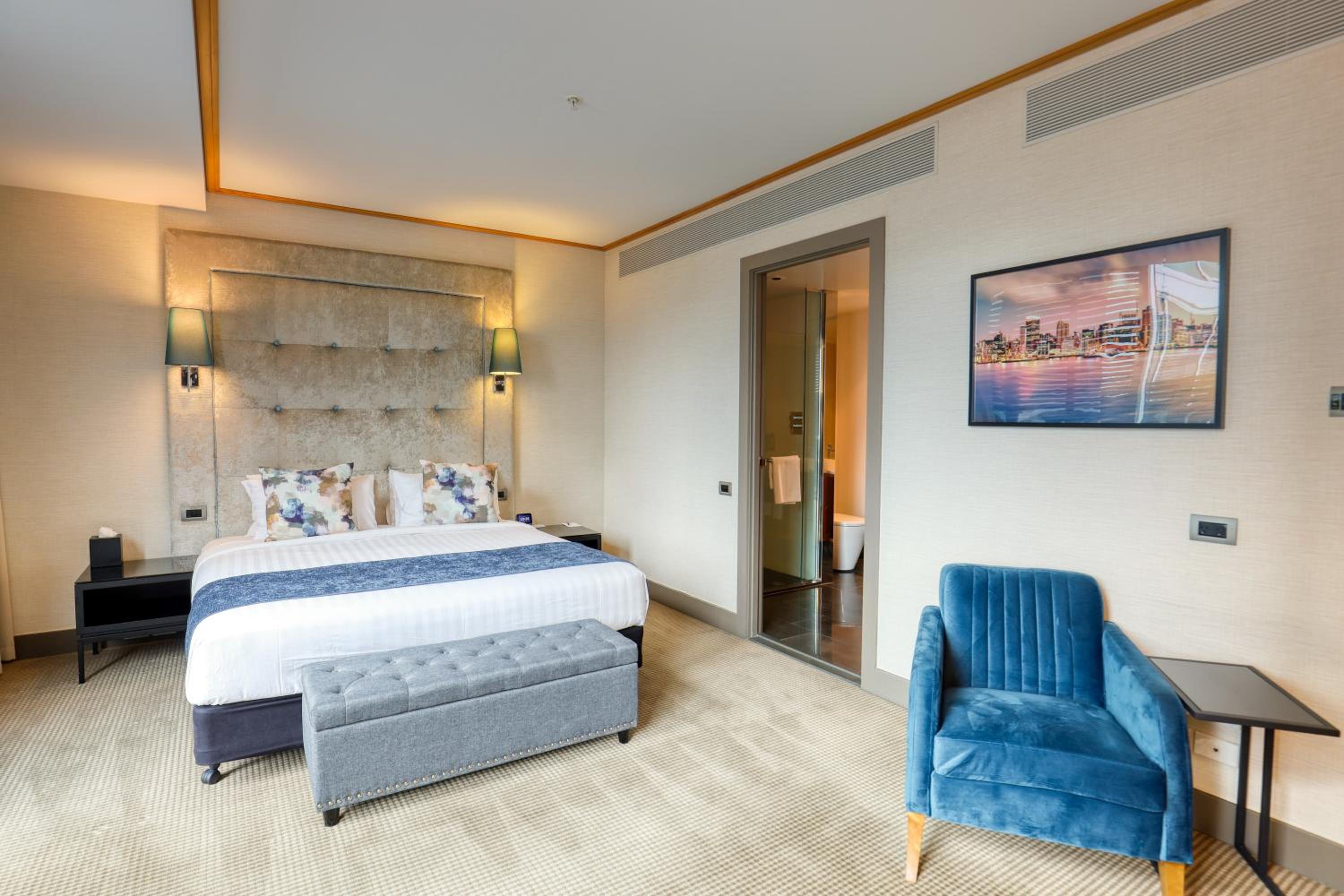 Deluxe King Room with Balcony