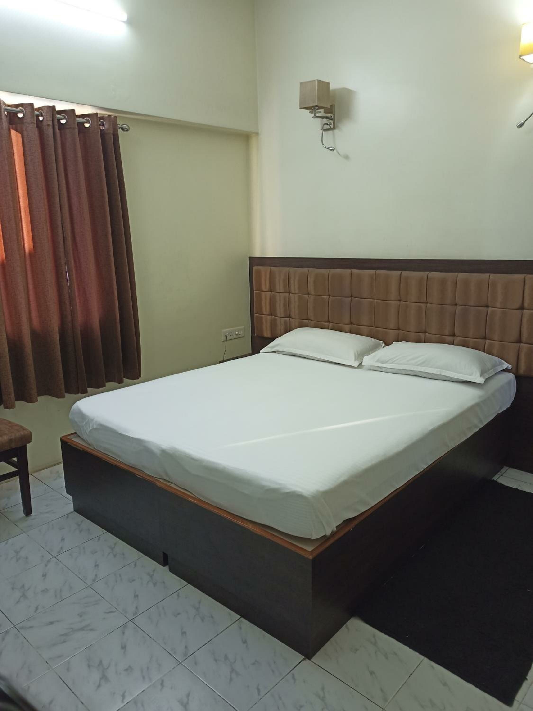 Standard Double Room (Includes Ganga Aarti And Darshan Assistance To Kashi Vishwanath Temple)