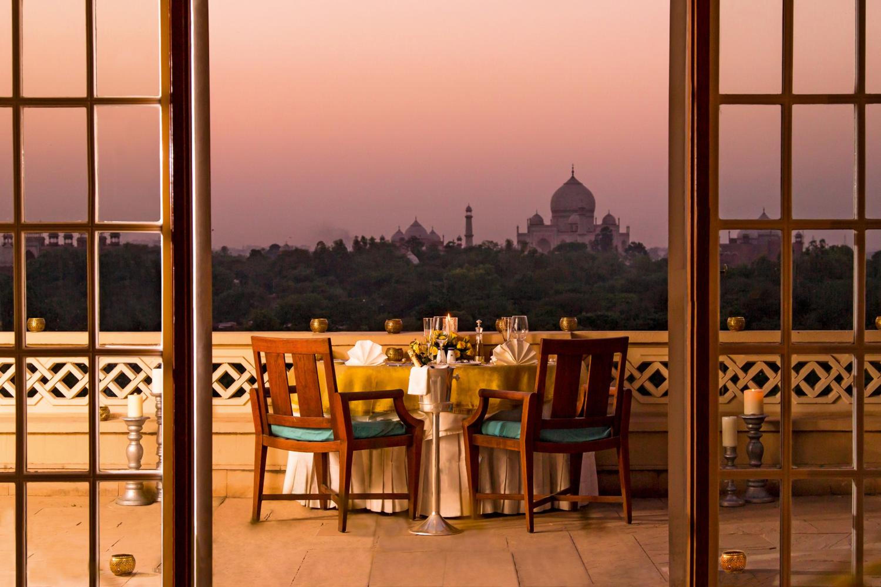 Deluxe Suite With Balcony And Taj Mahal View