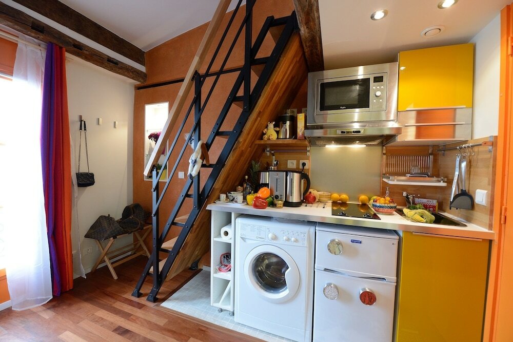 Studio (Simply Orange)