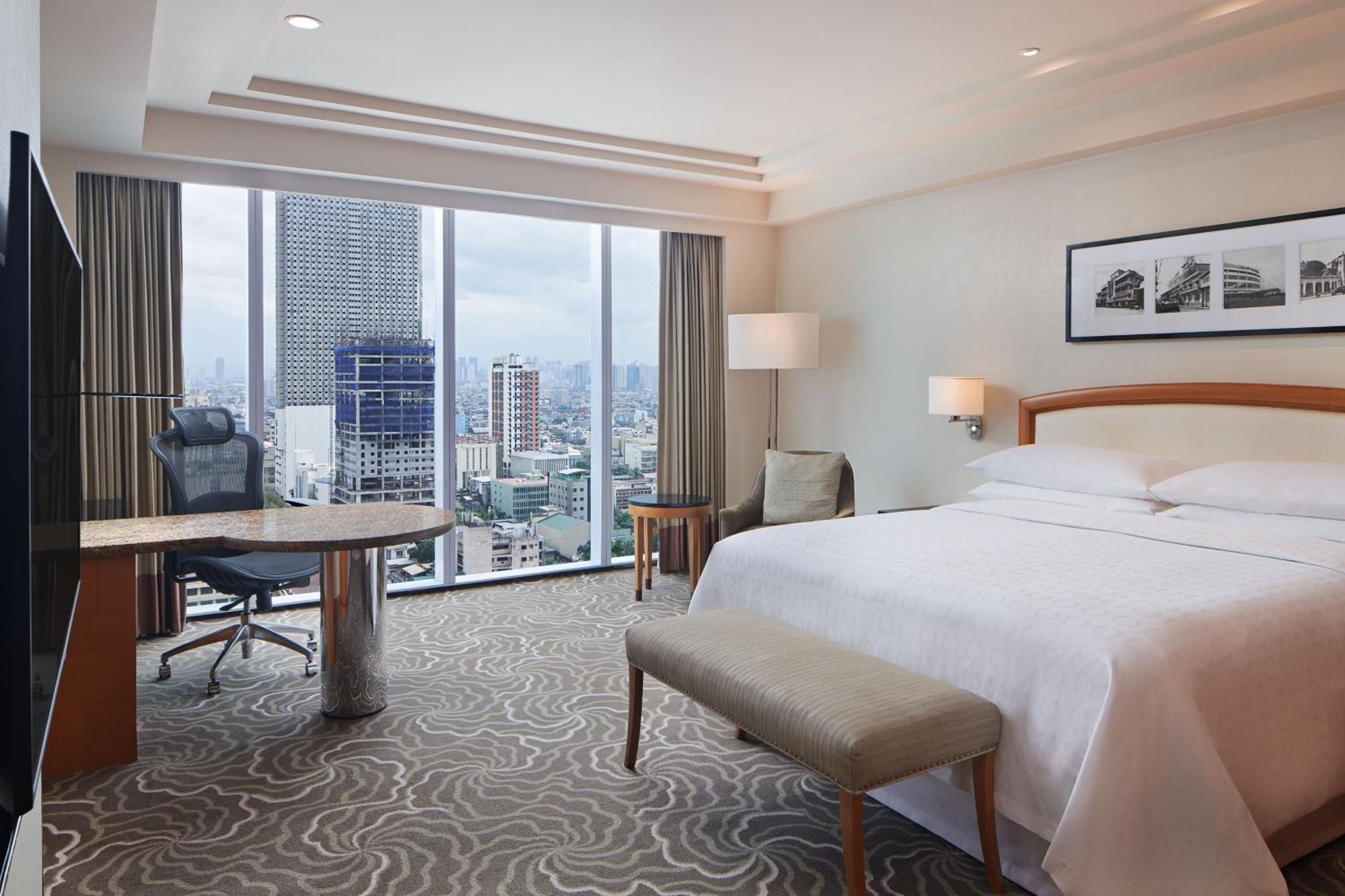 Executive Room, Larger Guest room, 1 King