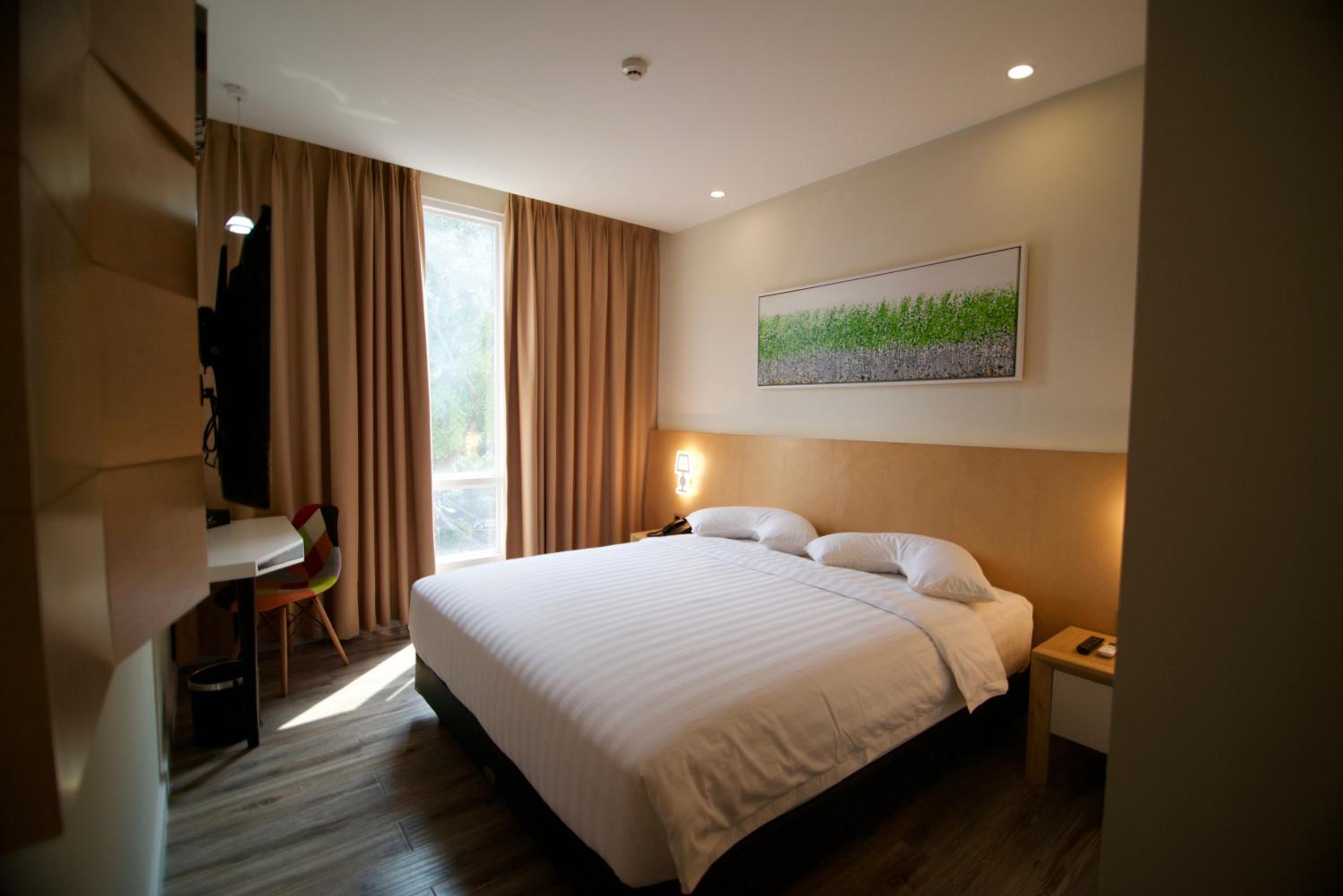 Deluxe Room King Bed
