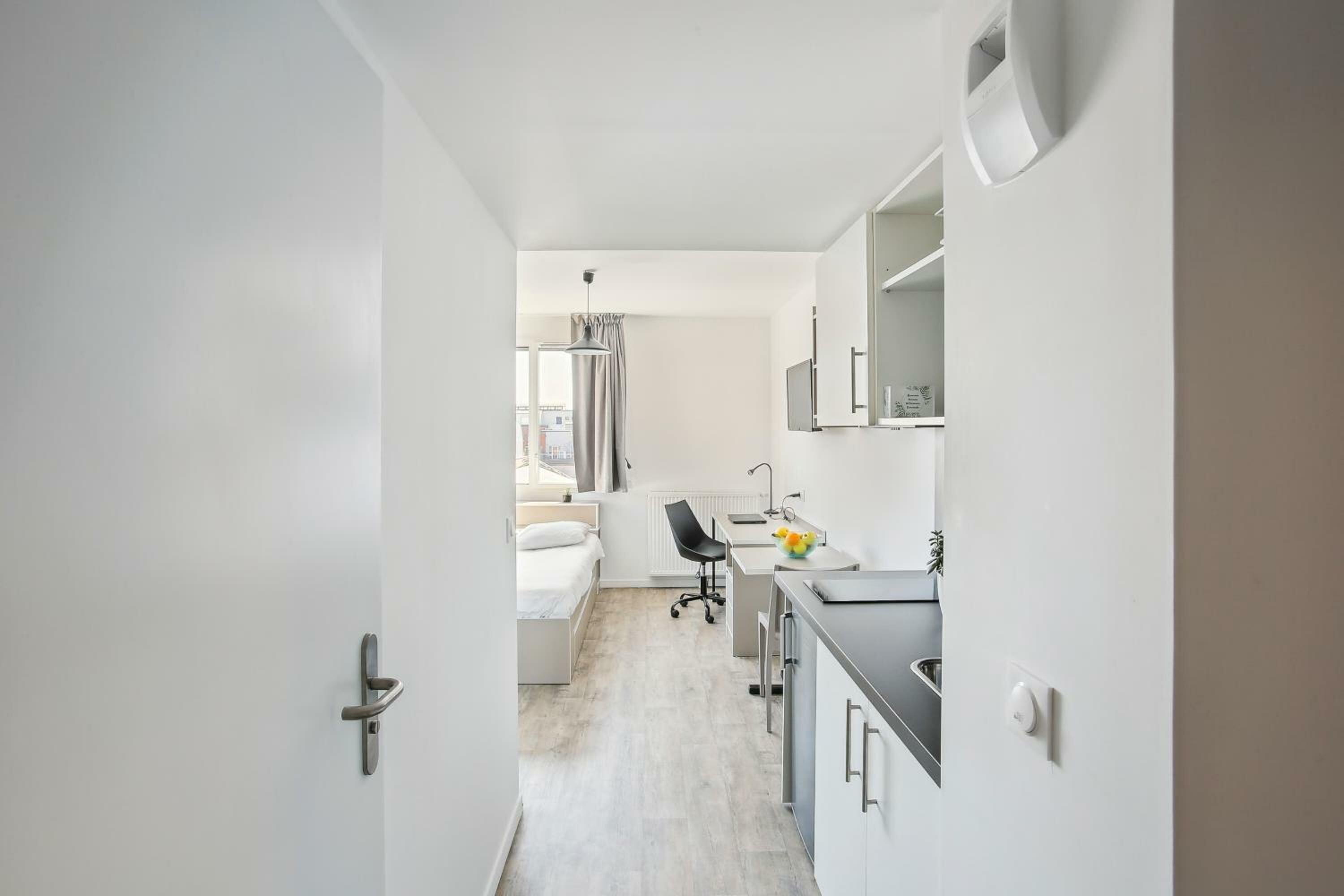 Studio (Double Bed)