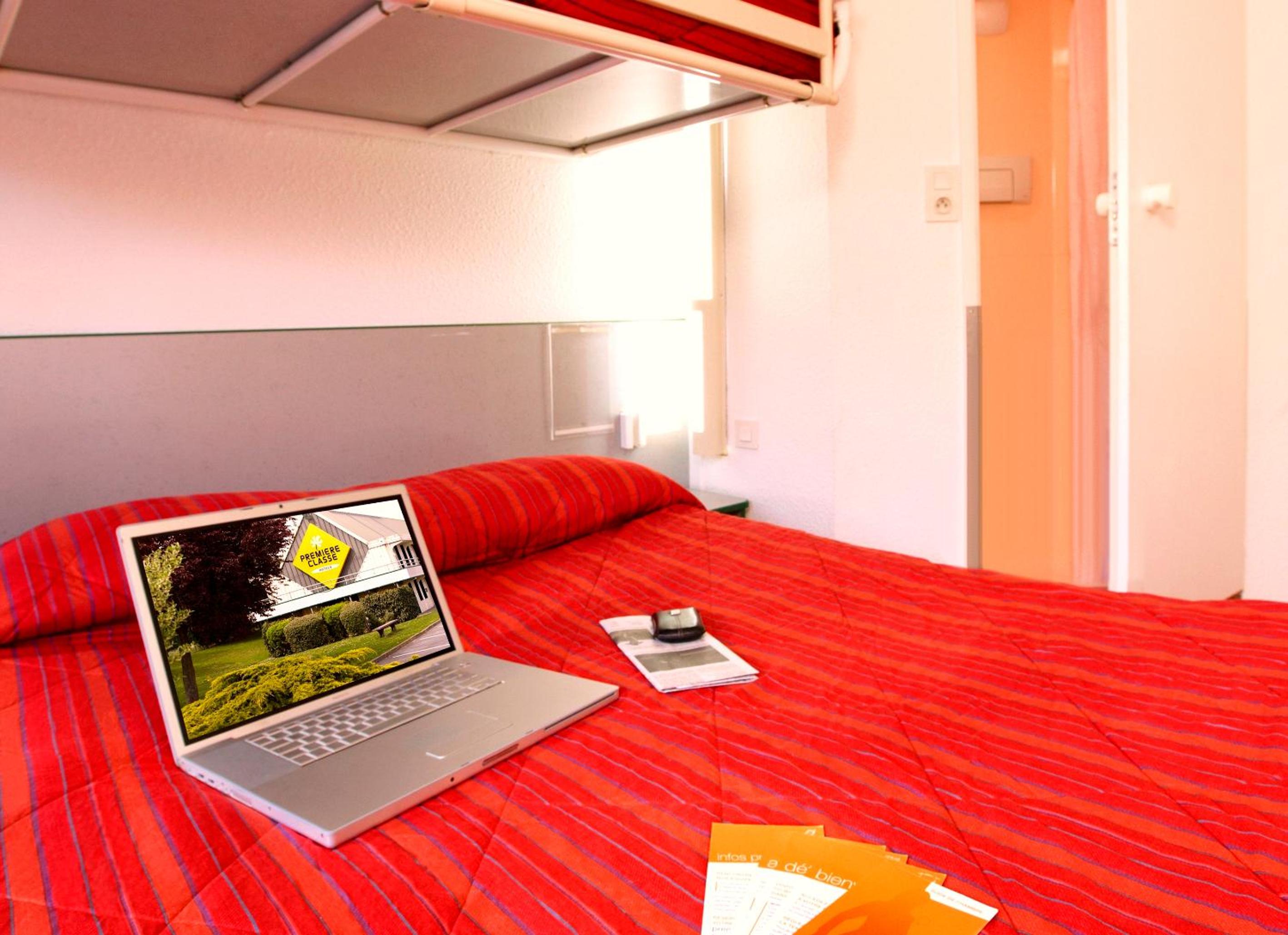 Triple Room with 1 Double Bed and 1 Single Bed