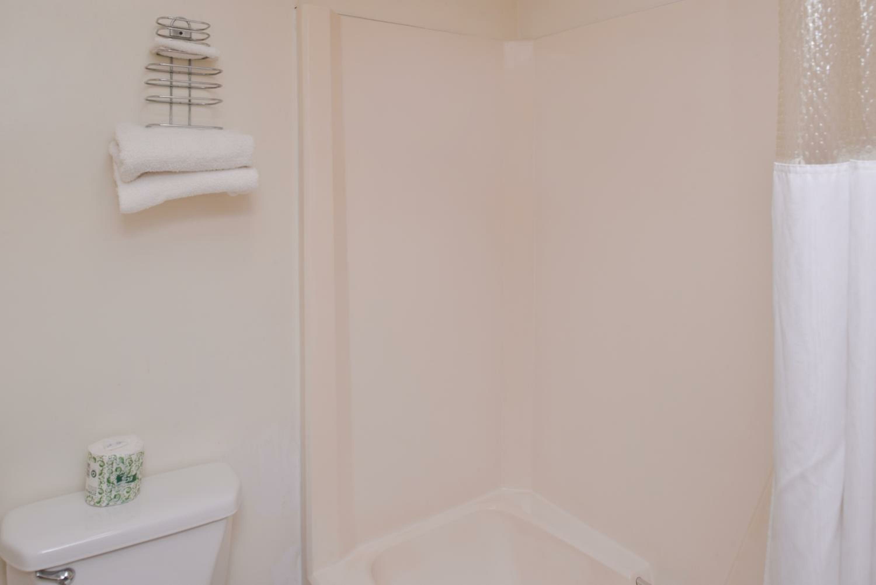 Queen Room - Non-Smoking