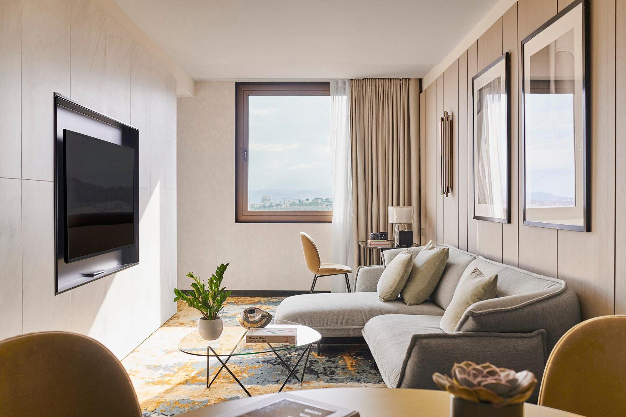 One-Bedroom Grand Suite