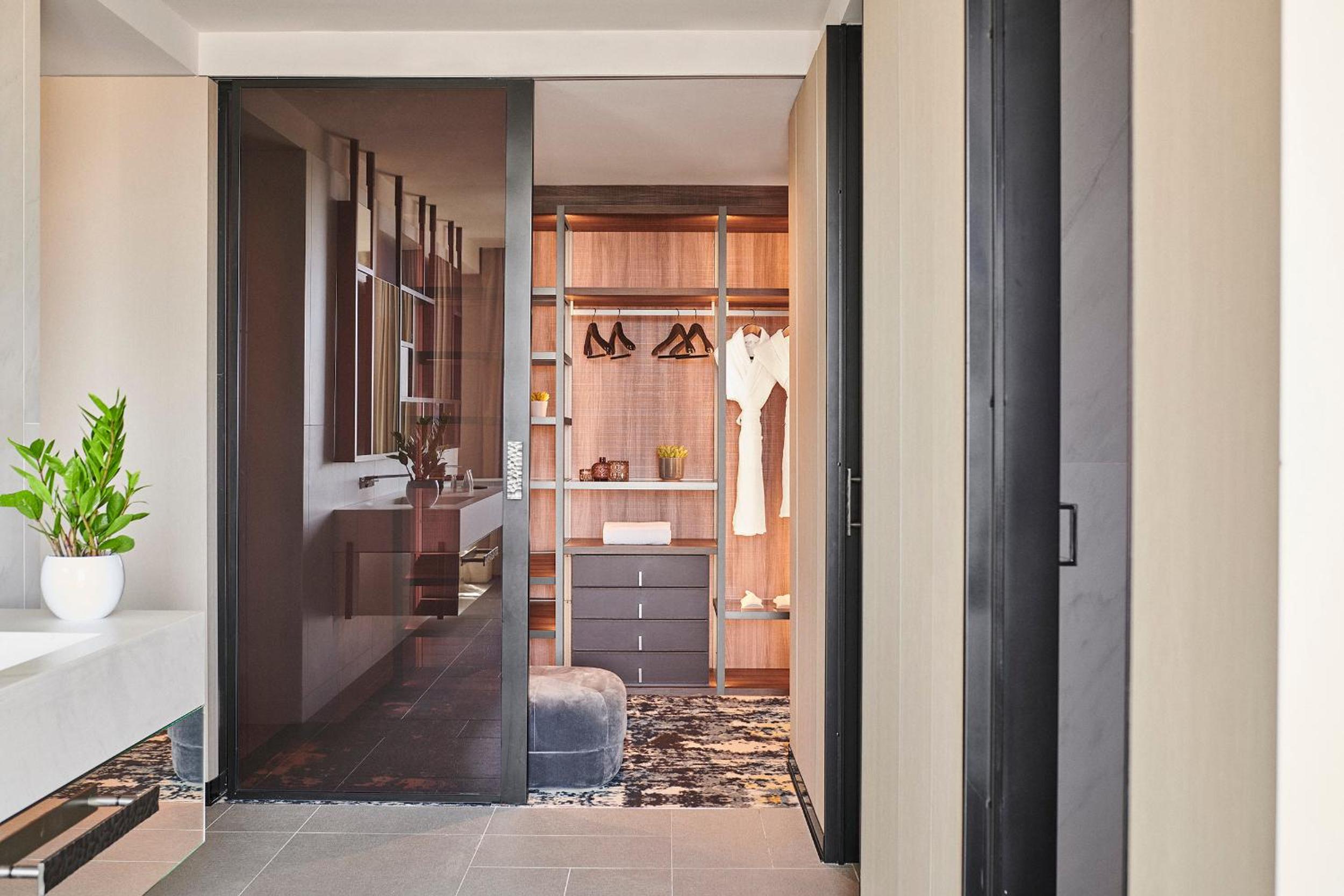 One-Bedroom Grand Suite