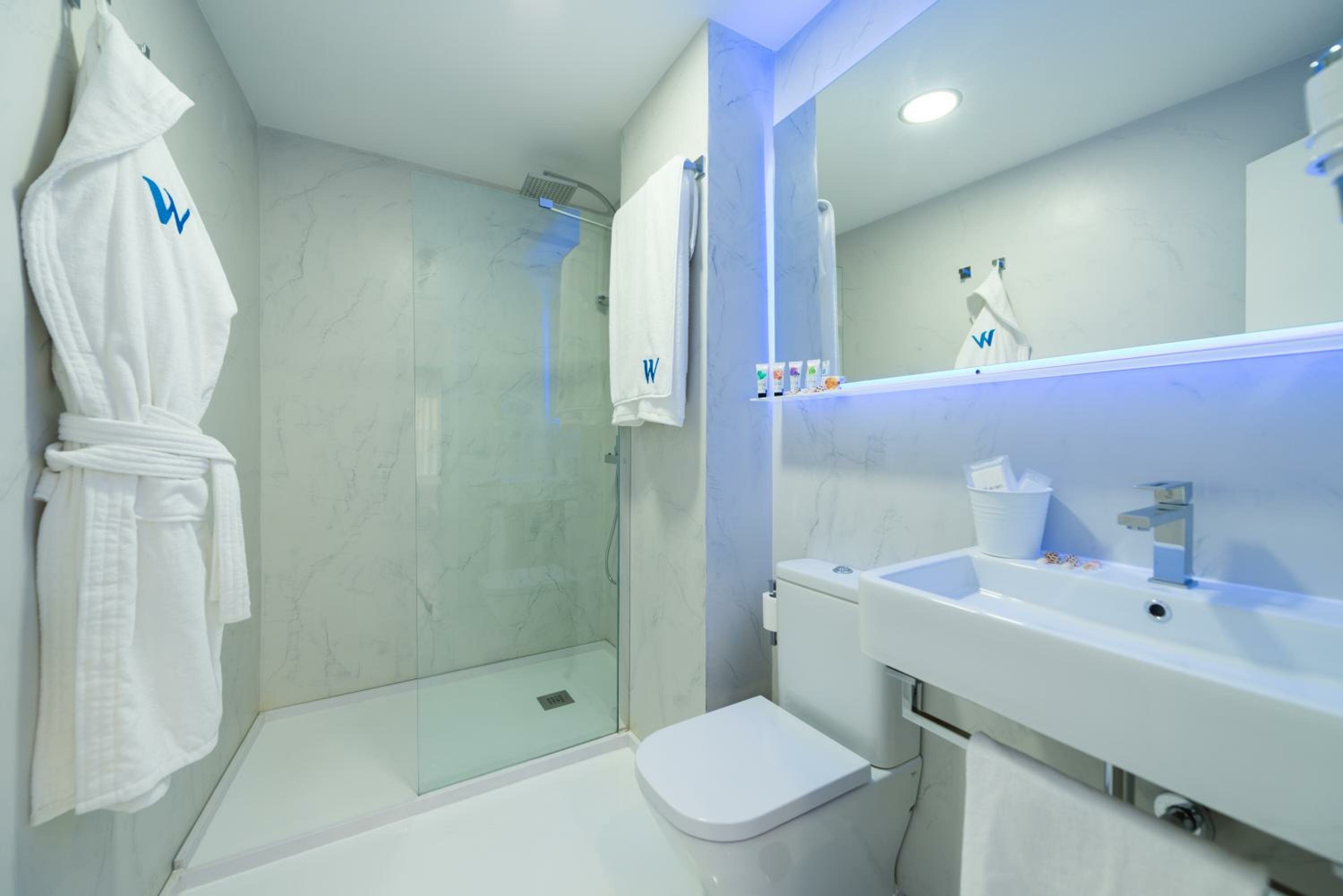 Double Room with Balcony and Partial Sea View