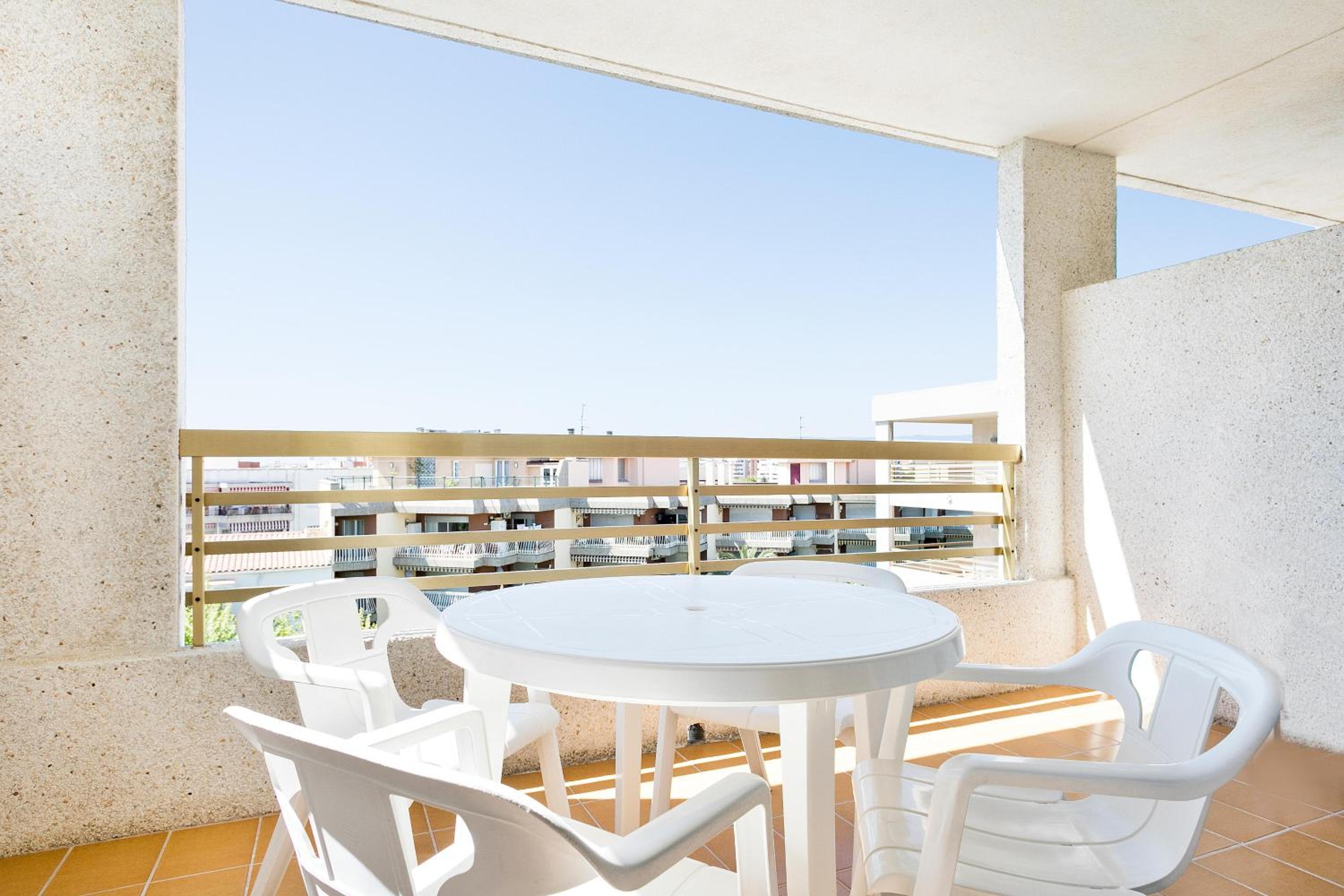 Double Room (2 Adults + 1 Child )