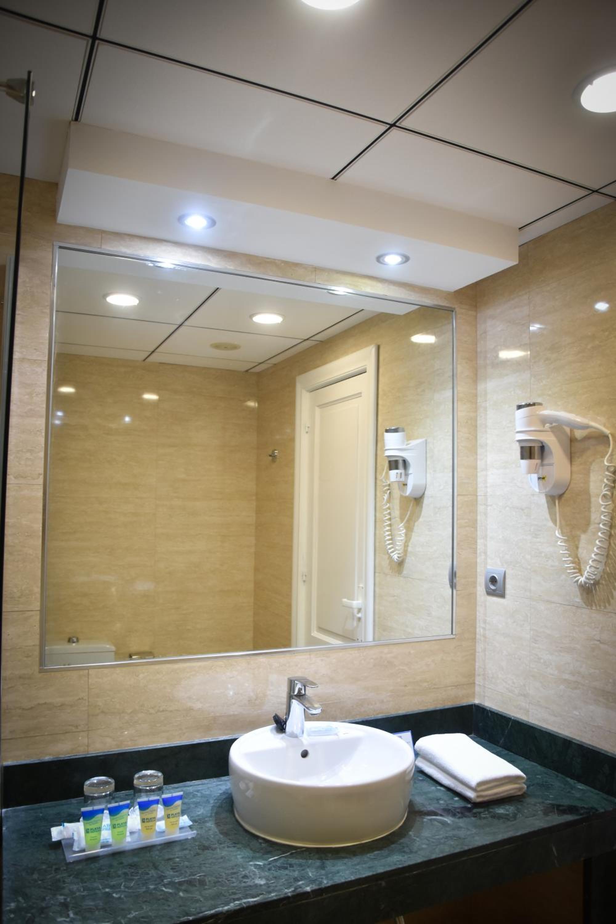 Double or Twin Room with Sea View